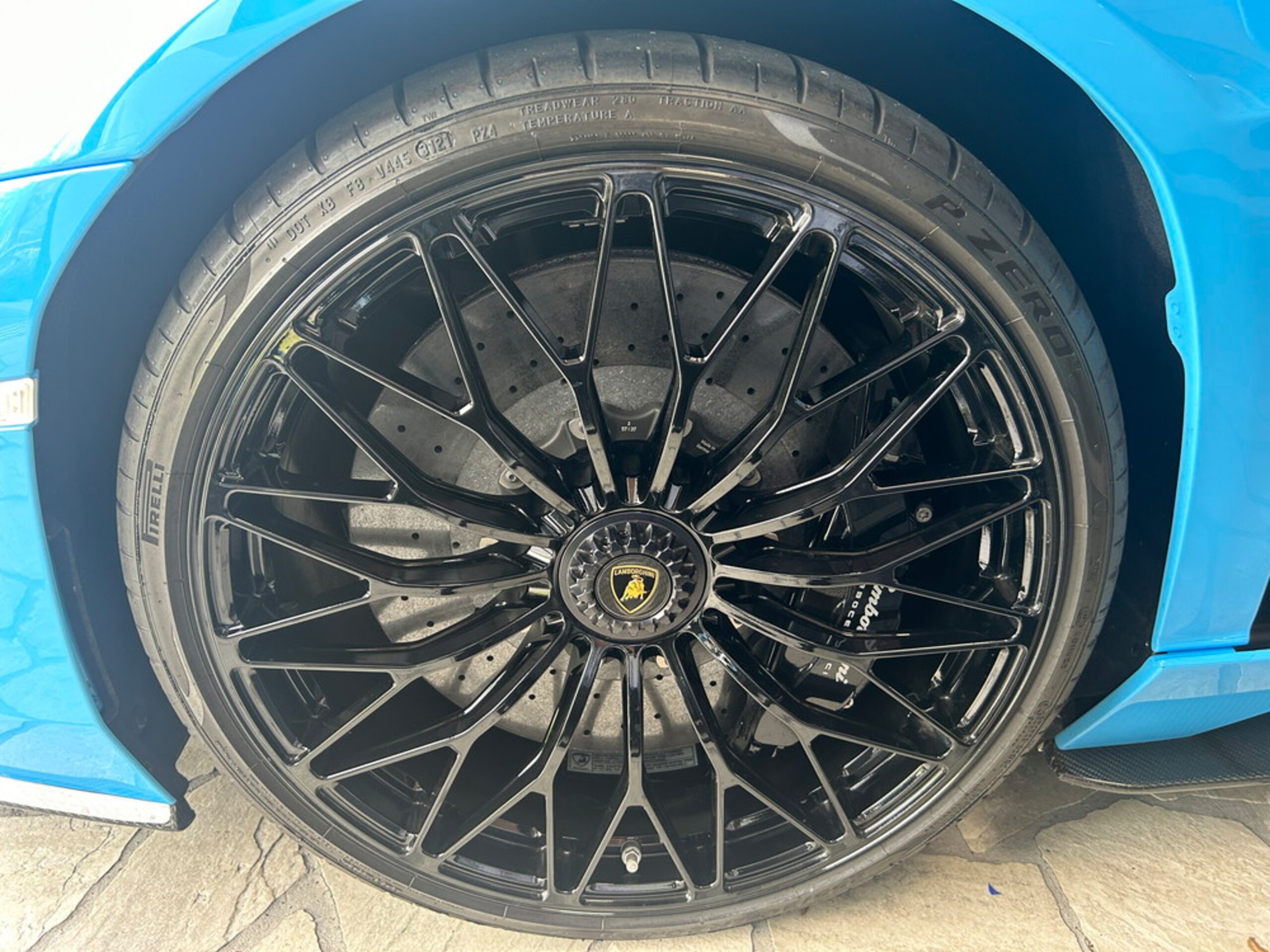 2018 Lamborghini Aventador S — Photo 16 / 18