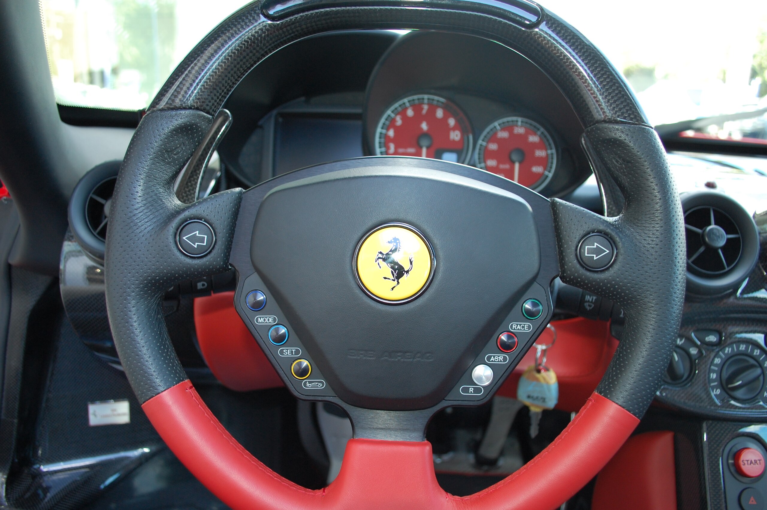 2004 Ferrari Enzo — Photo 11 / 16