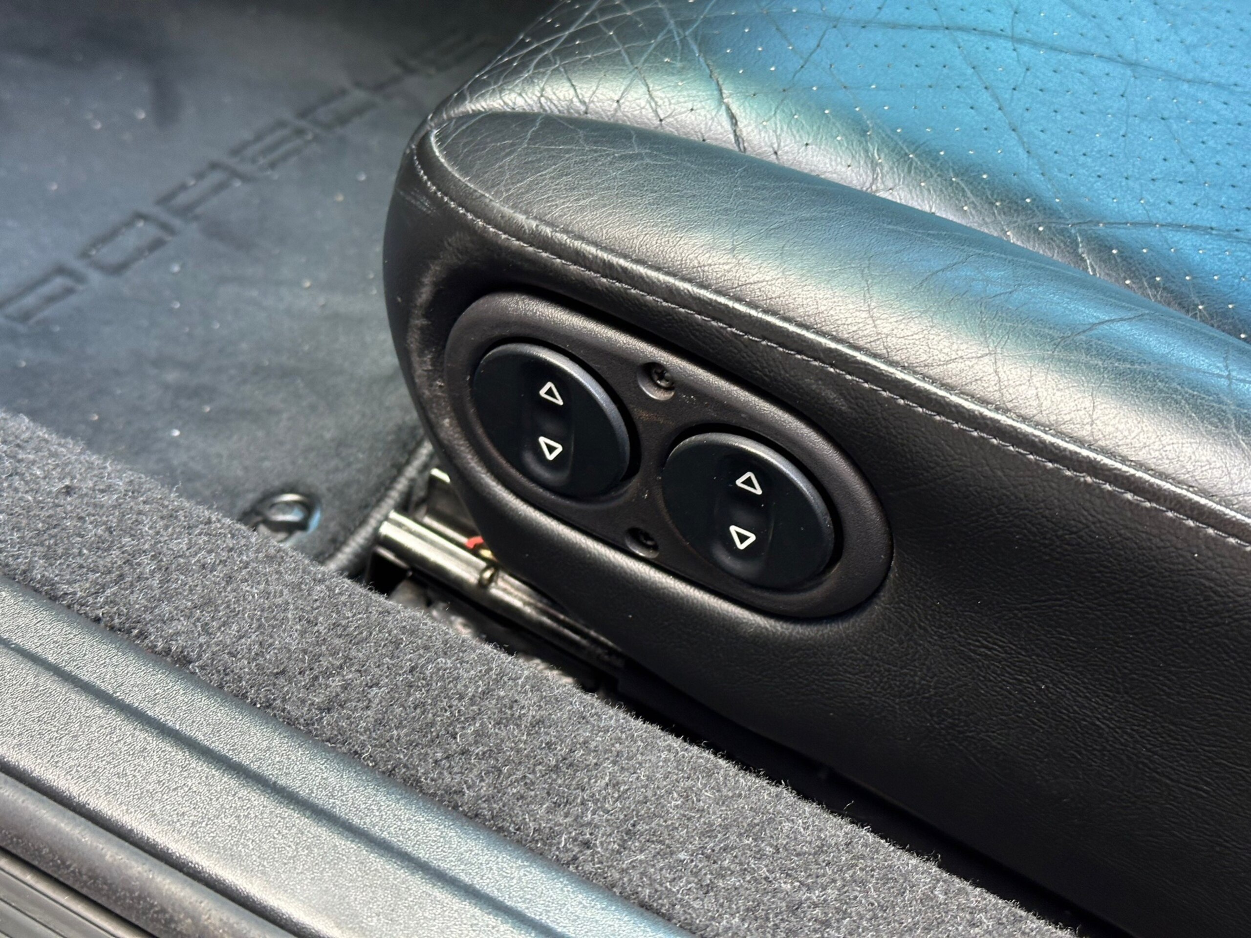 1994 Porsche 911 Carrera — Photo 21 / 25