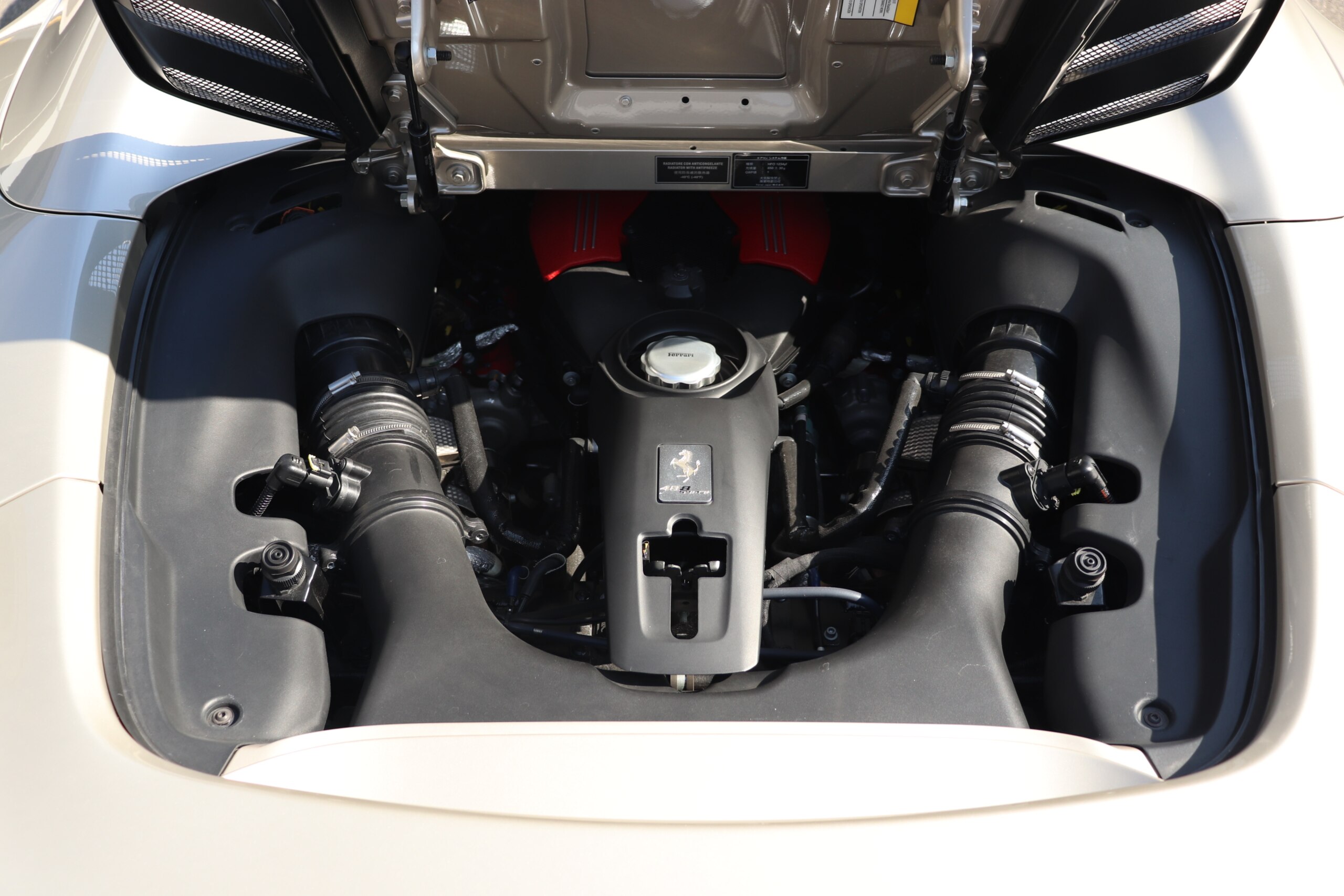 2018 Ferrari 488 Spider — Photo 18 / 21