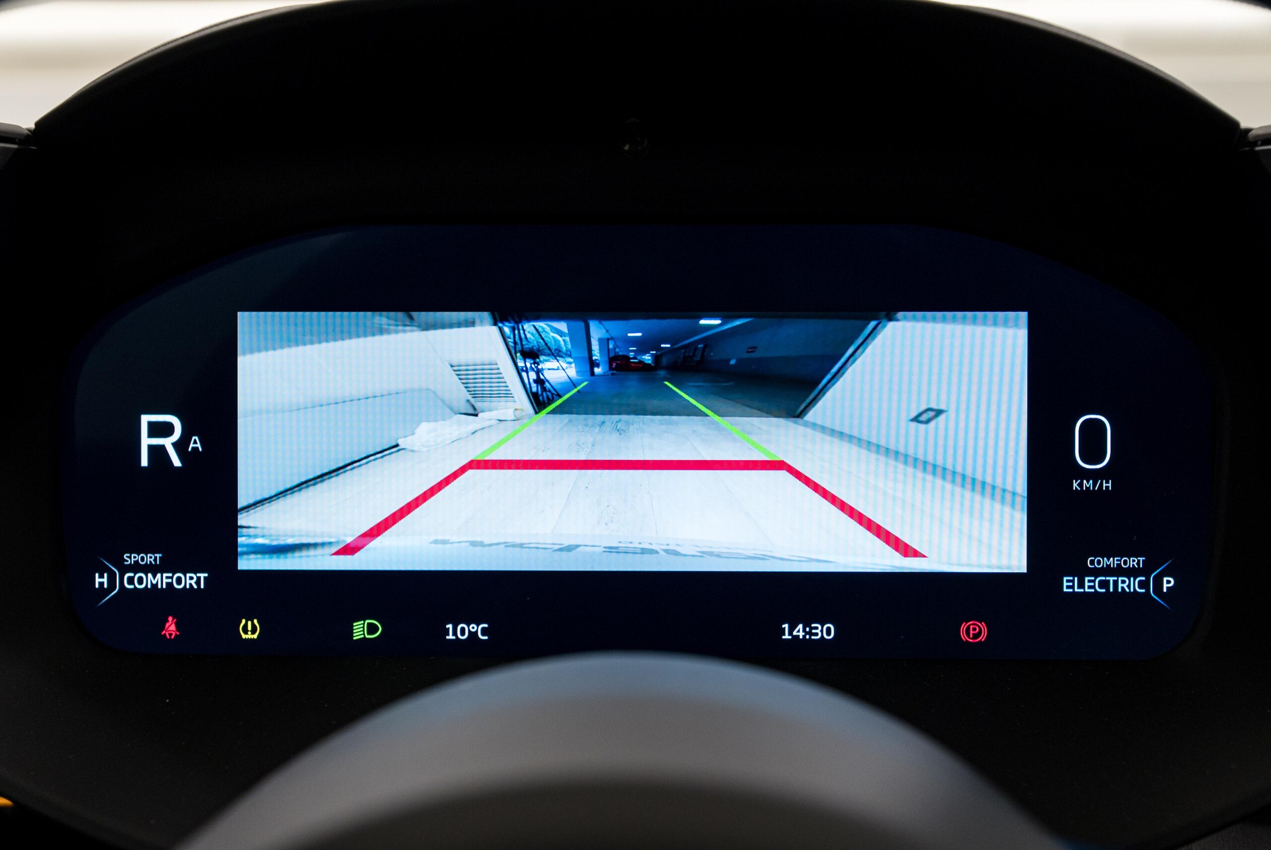 2023 McLaren Artura — Photo 7 / 12