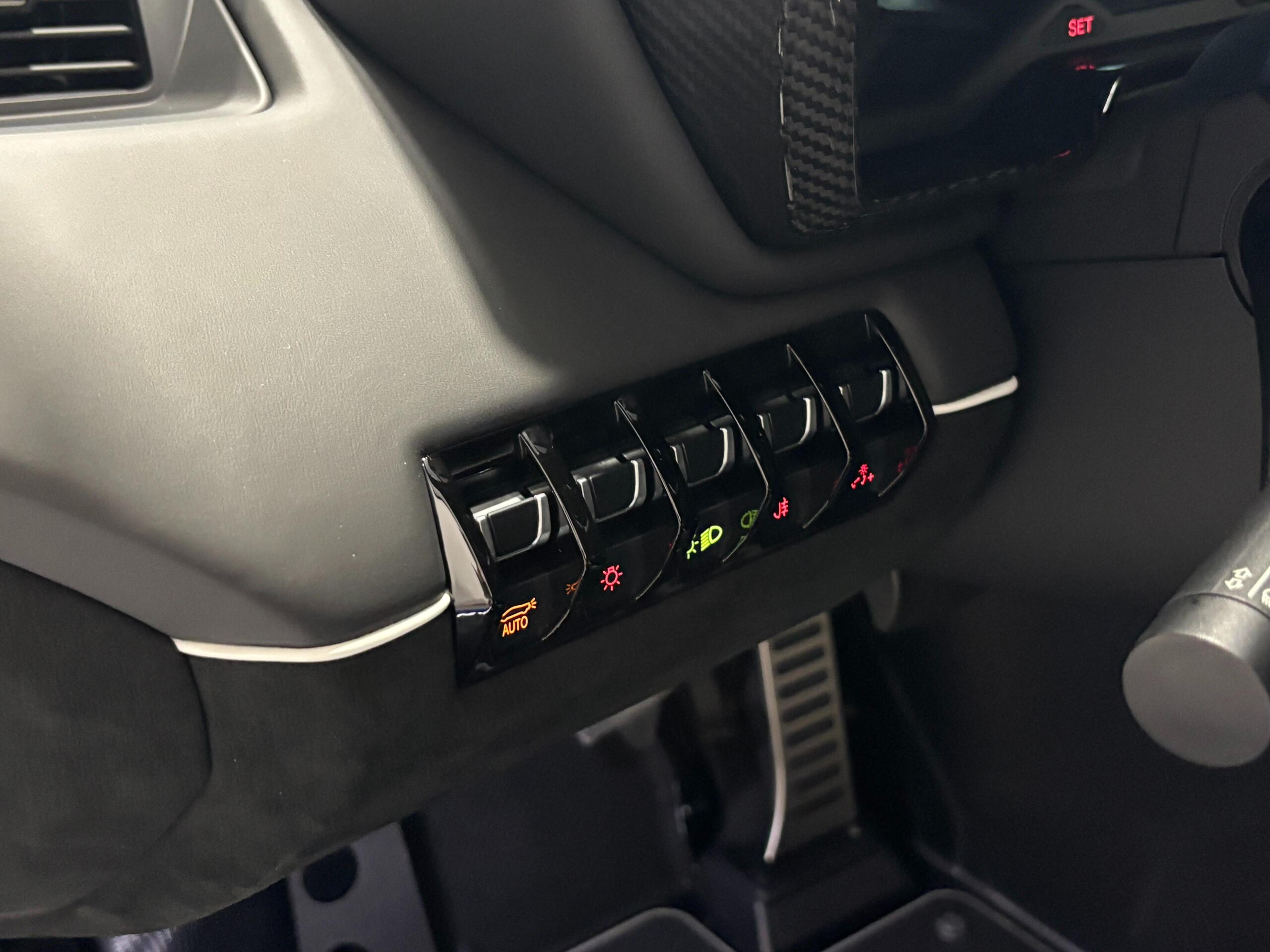 2019 Lamborghini Aventador SVJ — Photo 13 / 21