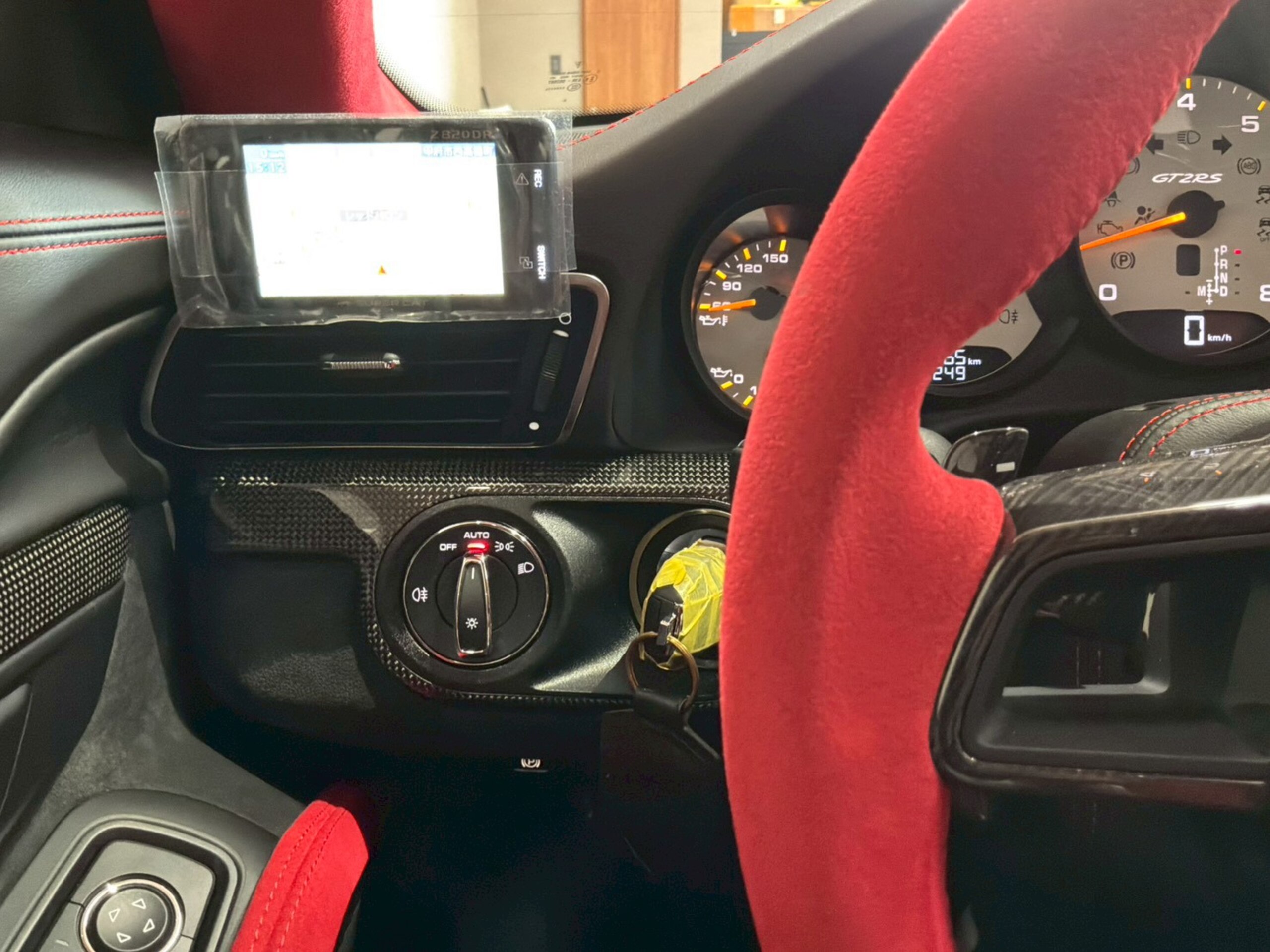 2019 Porsche 911 GT2 RS — Photo 18 / 32