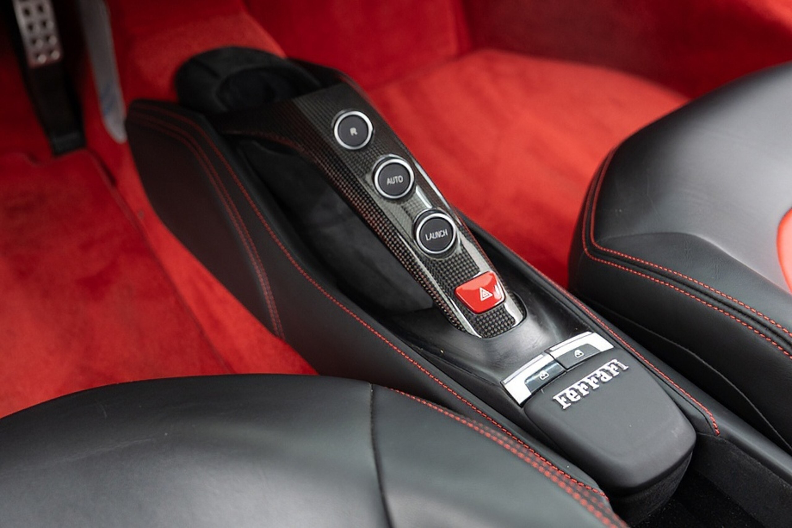 2016 Ferrari 488GTB — Photo 13 / 19