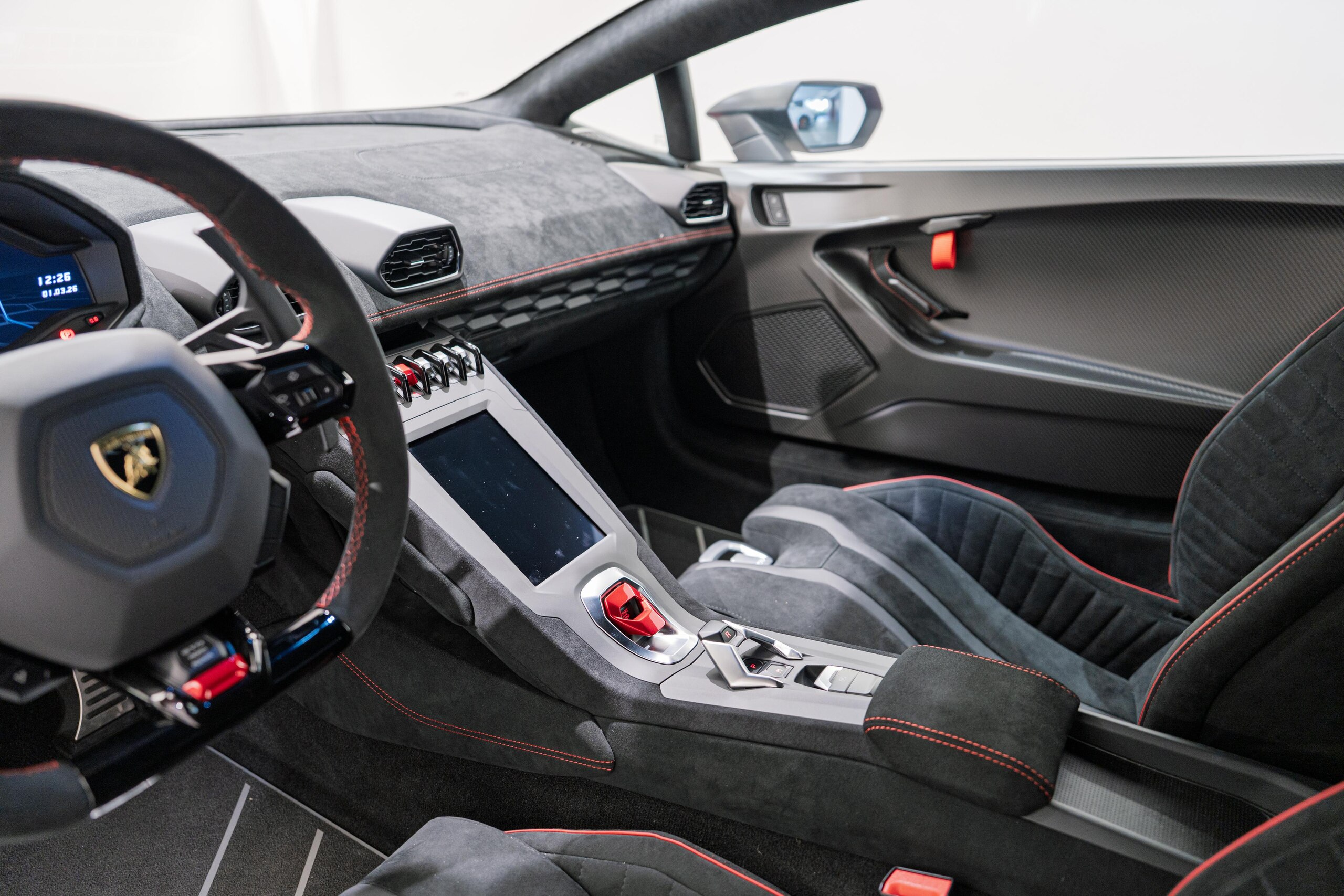 2022 Lamborghini Huracán STO — Photo 21 / 28
