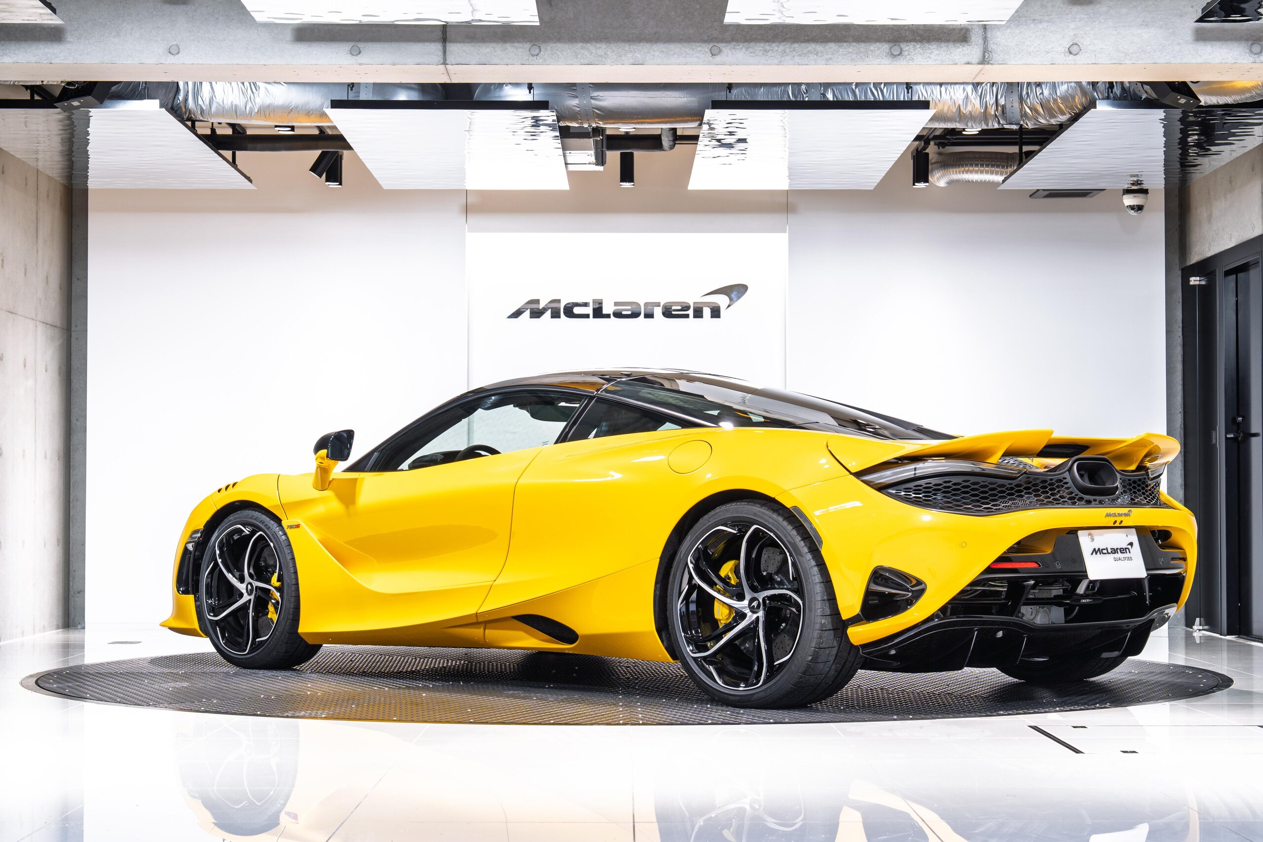 2024 McLaren 750S — Photo 7 / 18