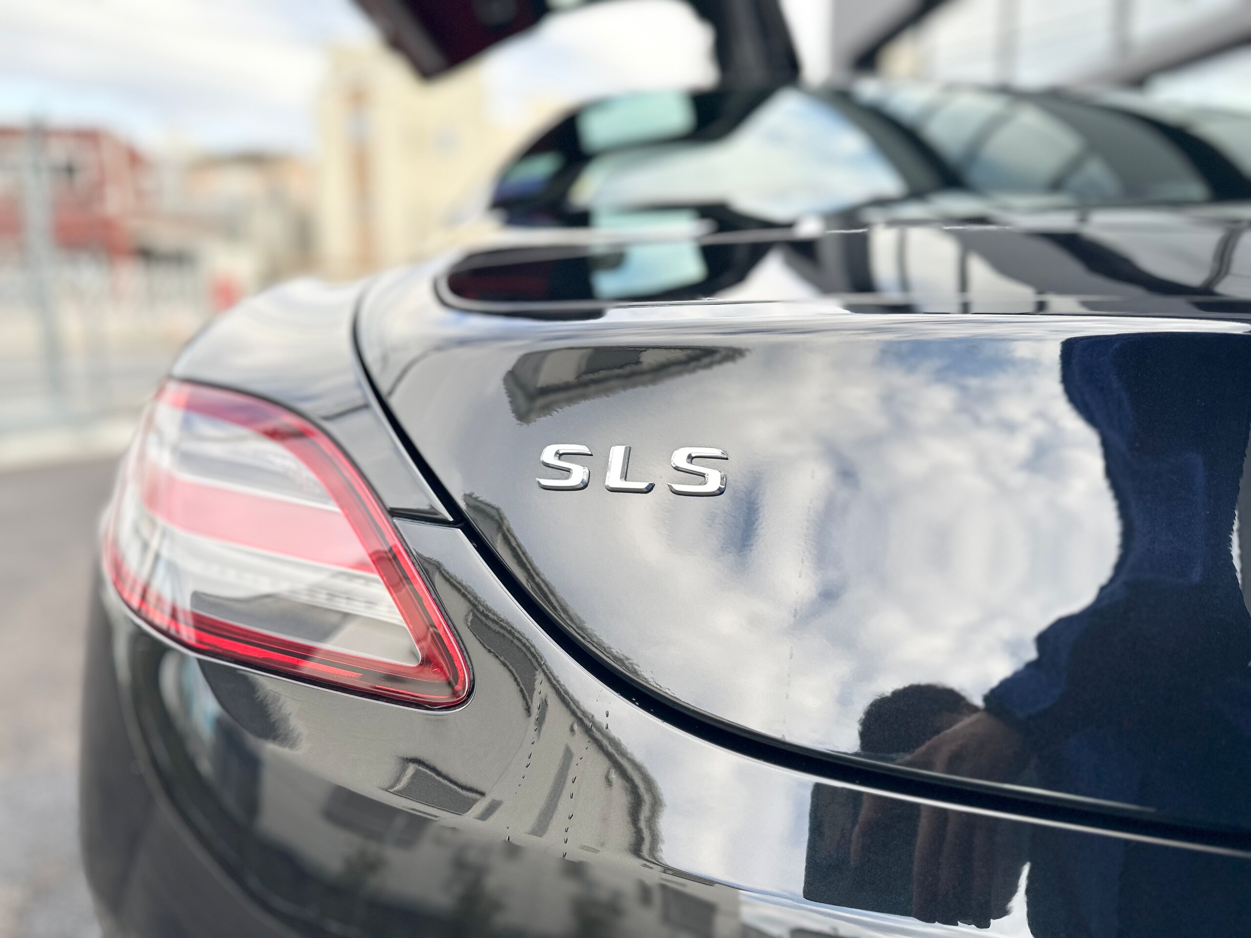 2010 Mercedes Benz SLS AMG — Photo 23 / 25
