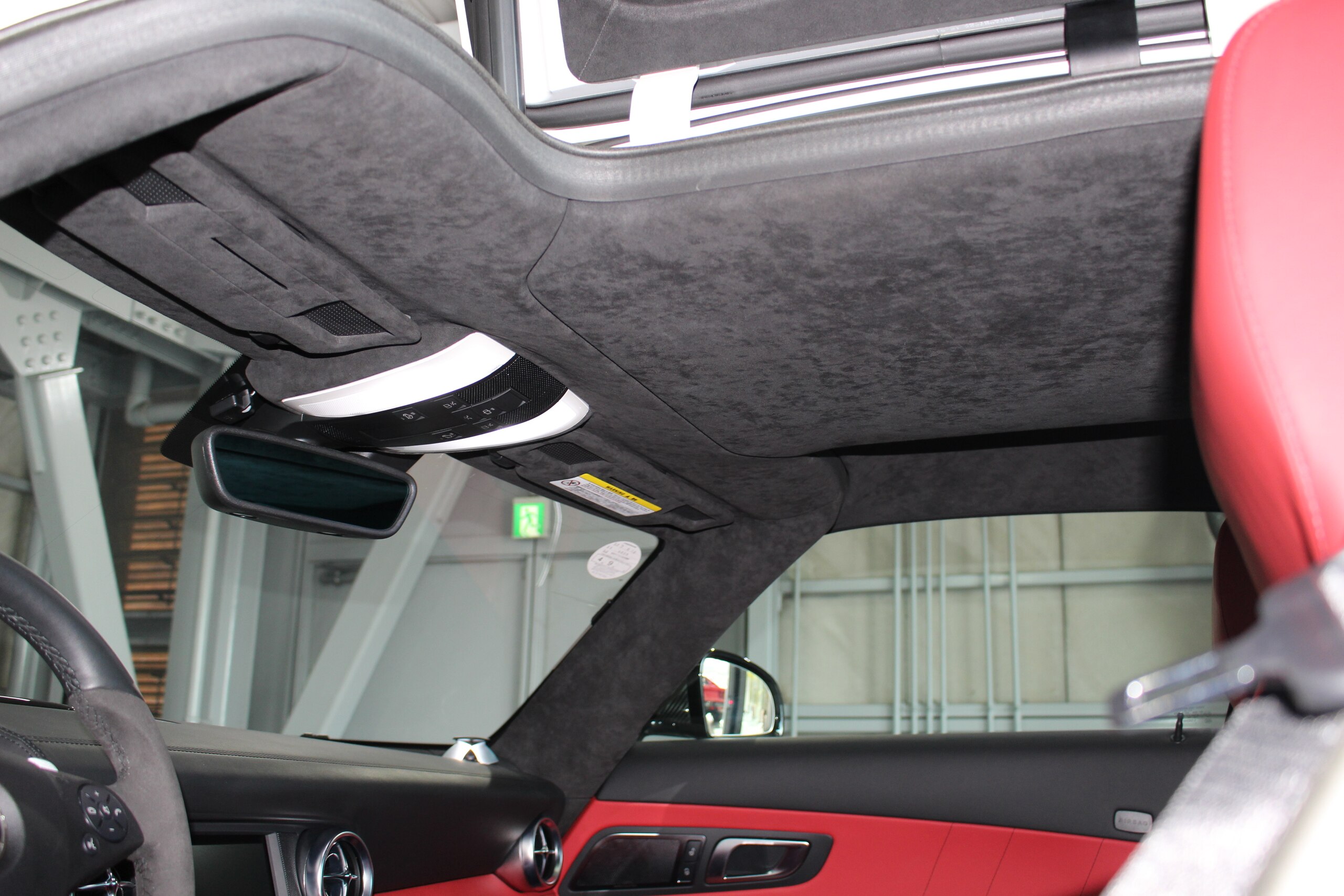 2010 Mercedes Benz SLS AMG — Photo 17 / 20