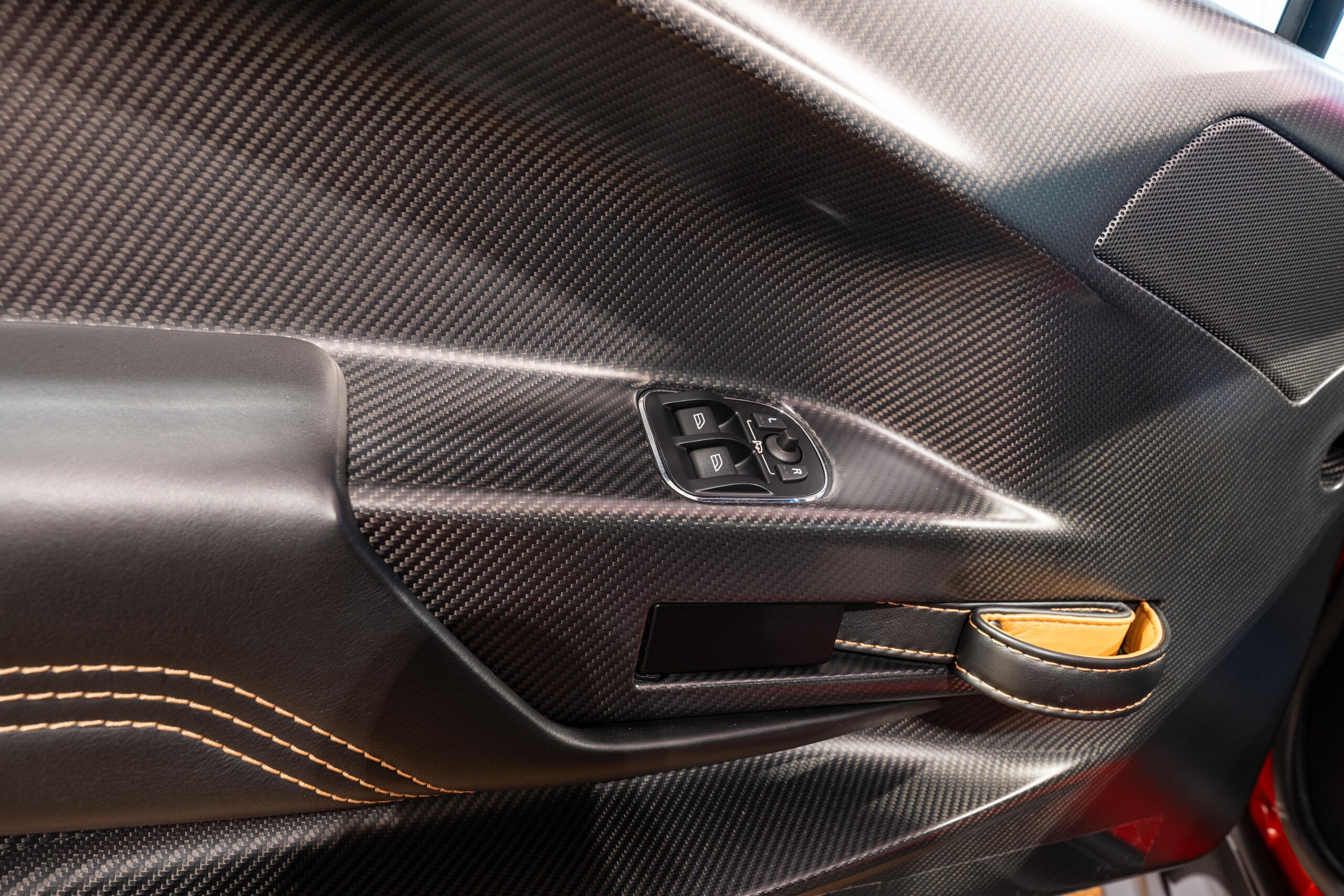 2015 Aston Martin Vantage GT12 — Photo 13 / 19