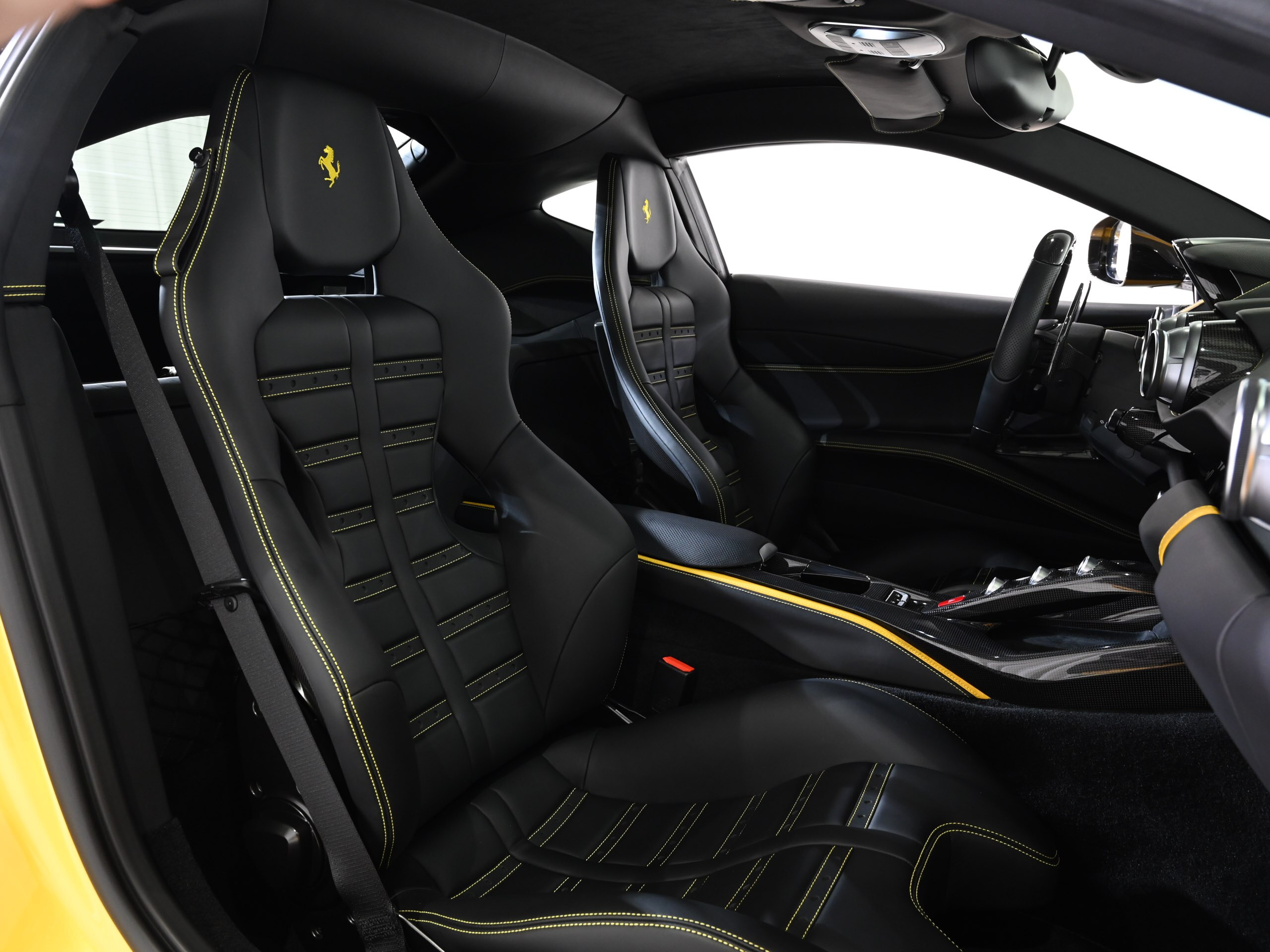 2019 Ferrari 812 Superfast — Photo 19 / 24