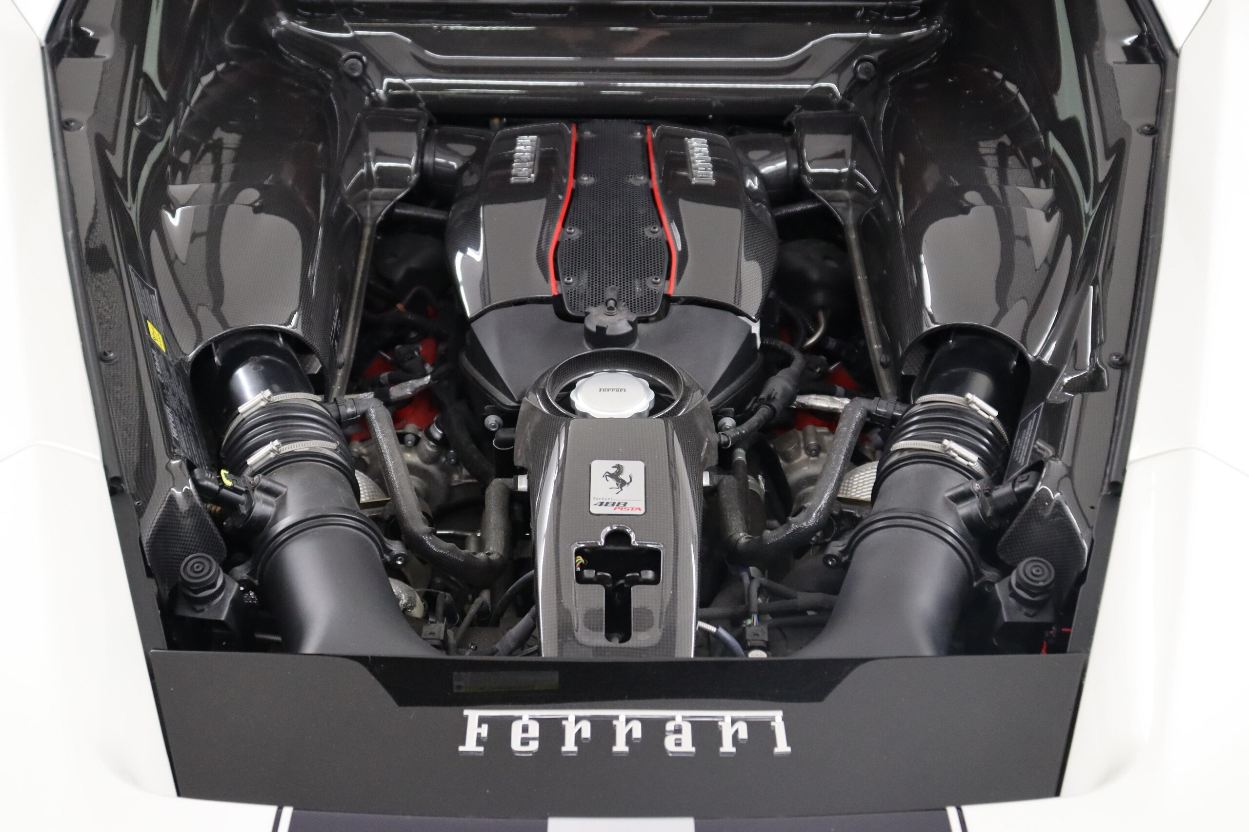 2019 Ferrari 488 Pista — Photo 16 / 18