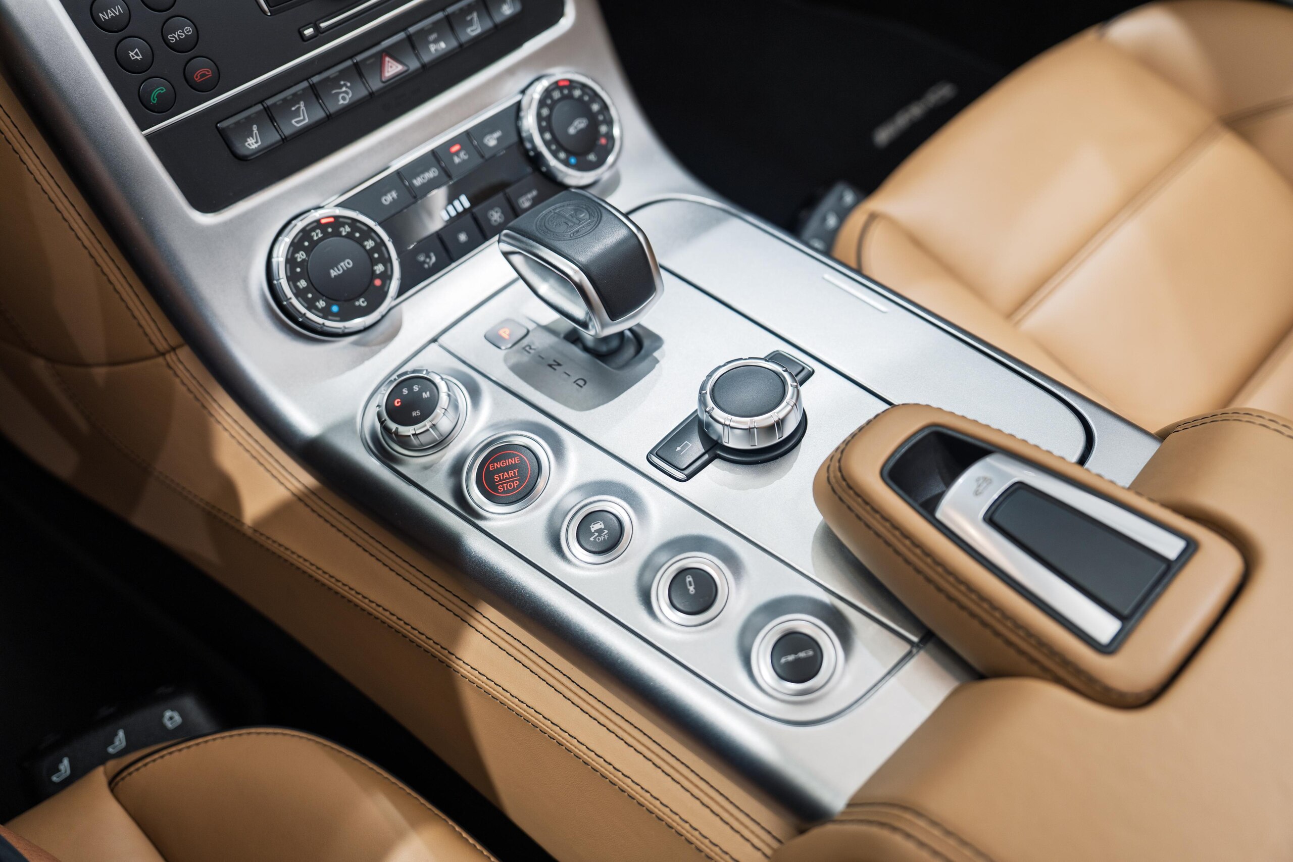 2011 Mercedes Benz SLS AMG Roadster — Photo 10 / 17