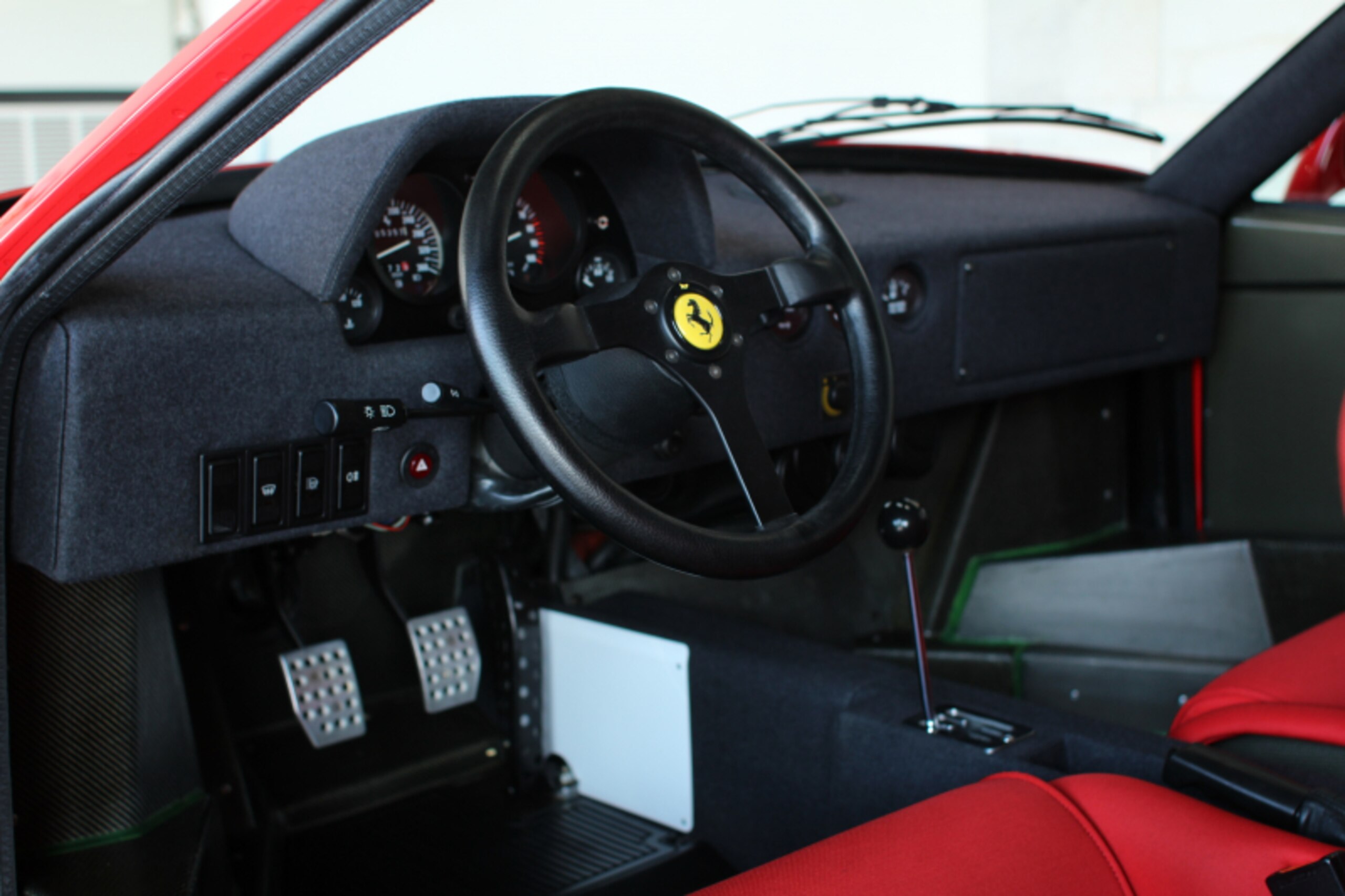 1992 Ferrari F40 — Photo 6 / 12