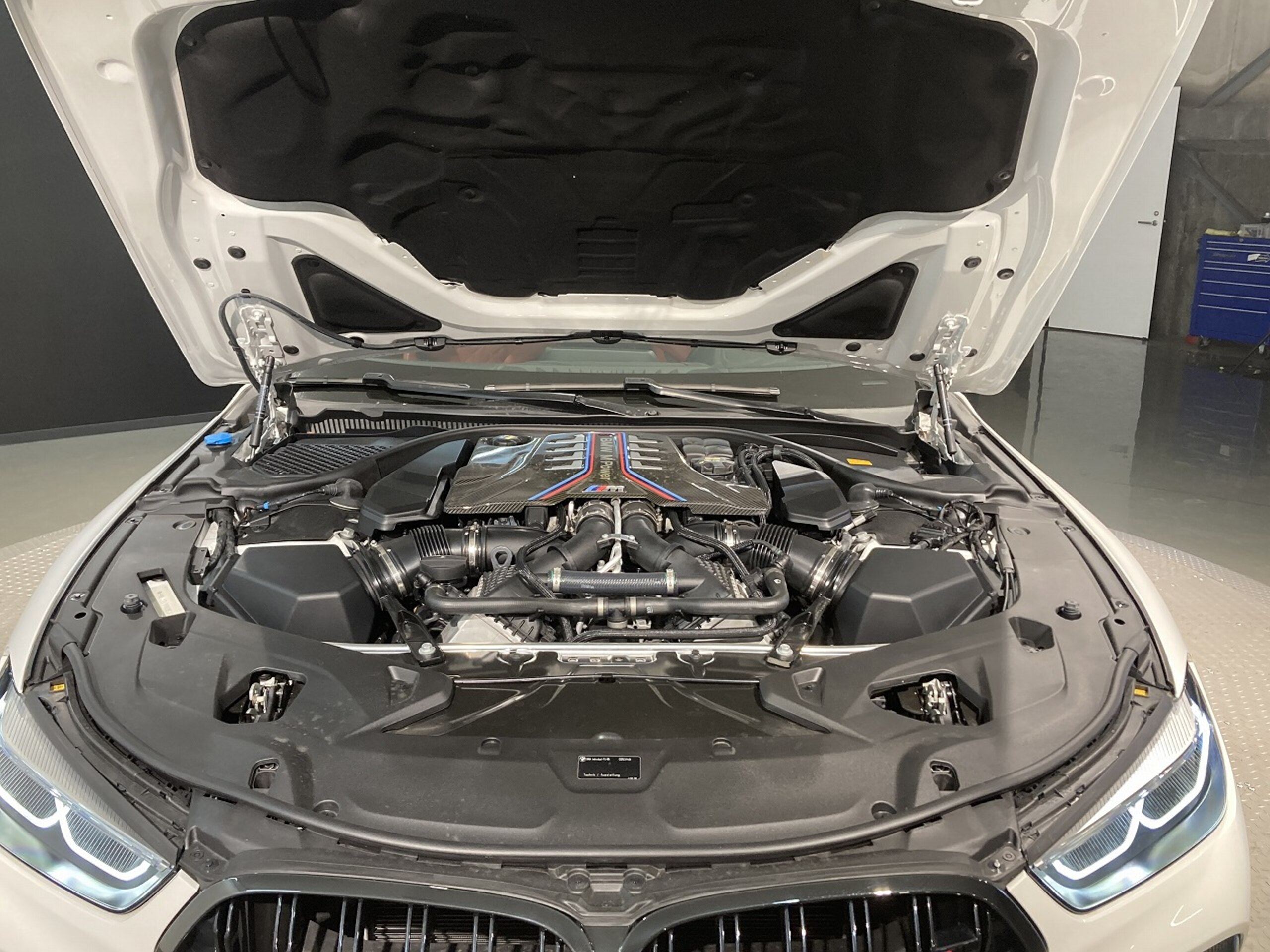 2020 BMW M8 Competition — Photo 7 / 17