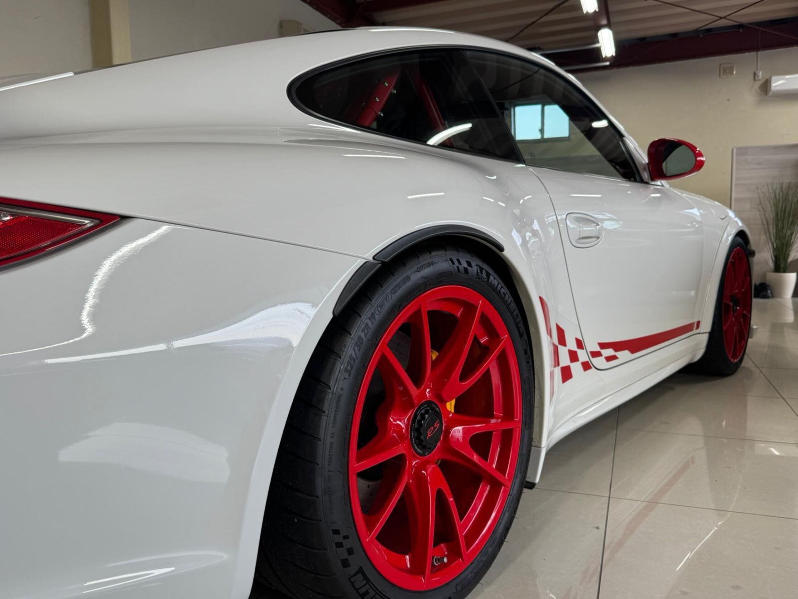 2011 Porsche 911 GT3 RS — Photo 16 / 40