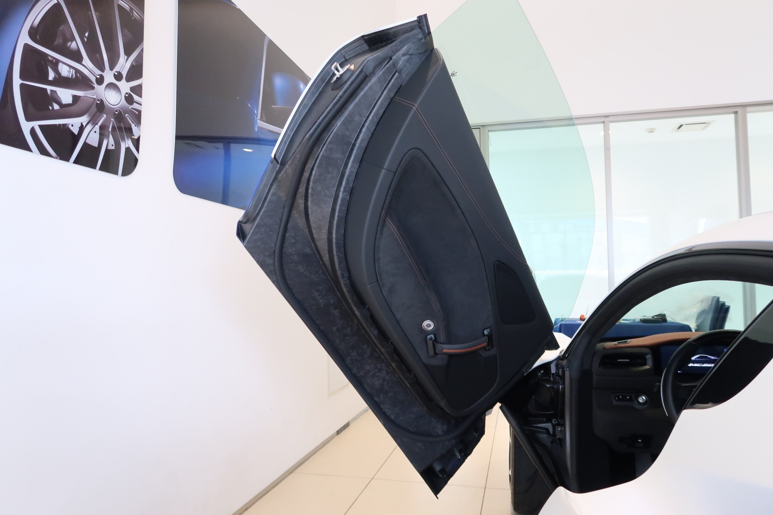 2022 Maserati MC20 — Photo 8 / 28