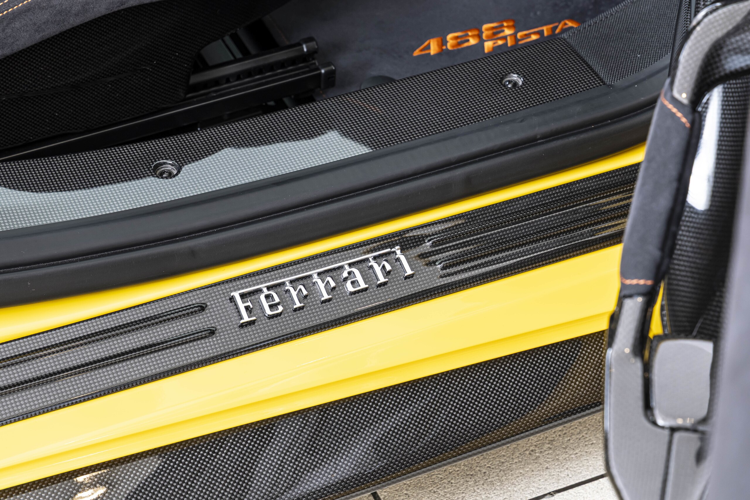 2019 Ferrari 488 Pista — Photo 14 / 17
