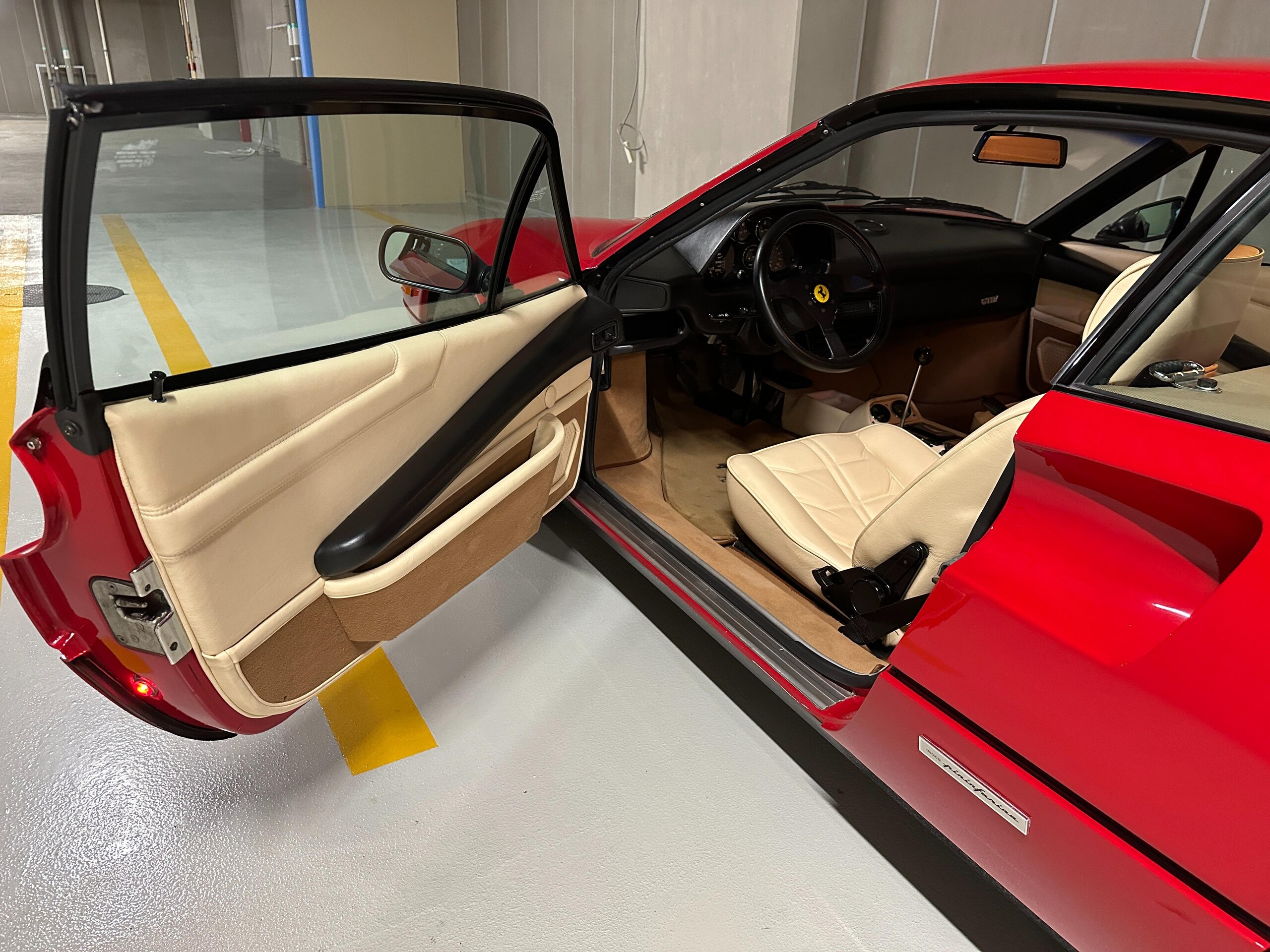 1986 Ferrari 308 GTB — Photo 8 / 20