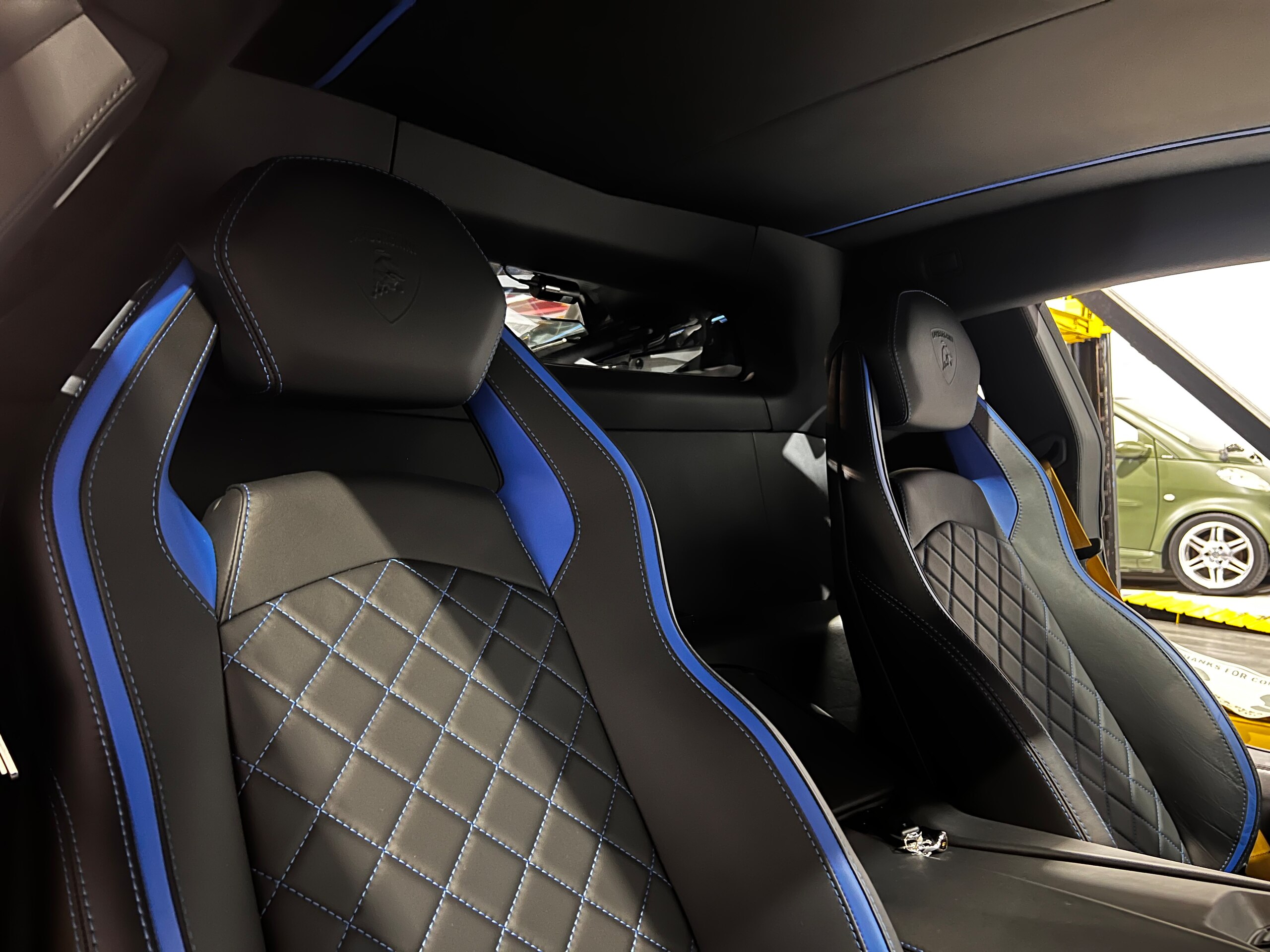 2017 Lamborghini Aventador S — Photo 12 / 15