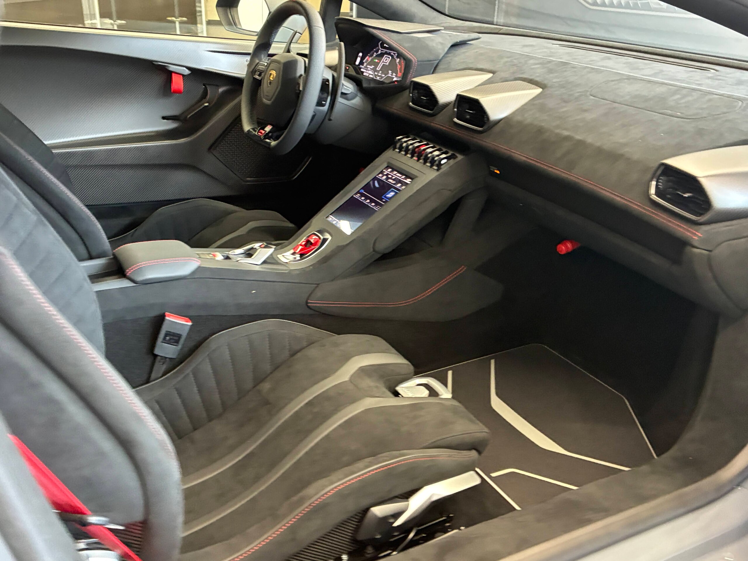 2022 Lamborghini Huracán STO — Photo 15 / 18