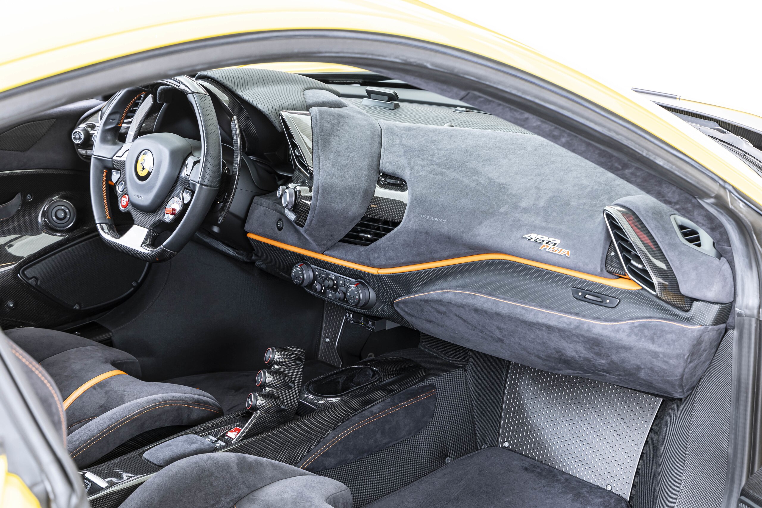2019 Ferrari 488 Pista — Photo 12 / 17