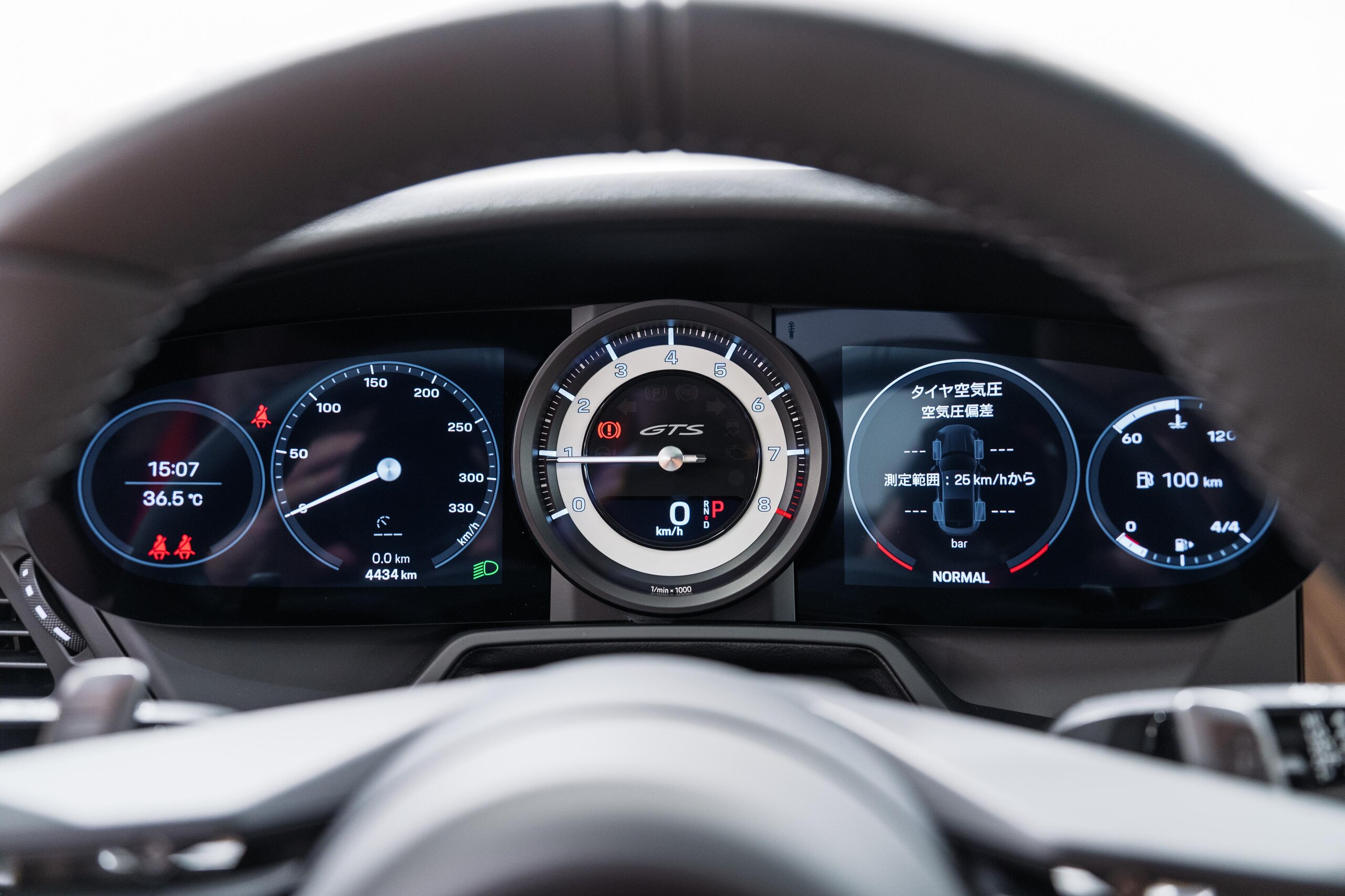 2024 Porsche 911 Carrera 4 GTS — Photo 12 / 23