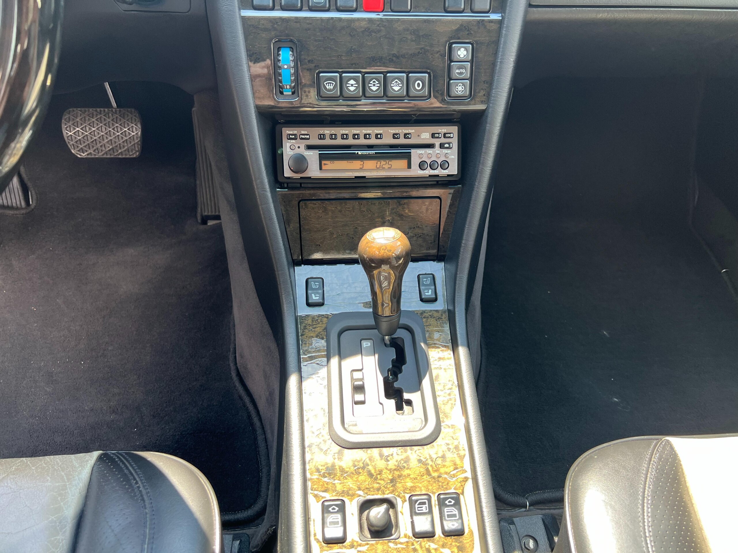 1995 Mercedes Benz E500 Limited — Photo 11 / 18