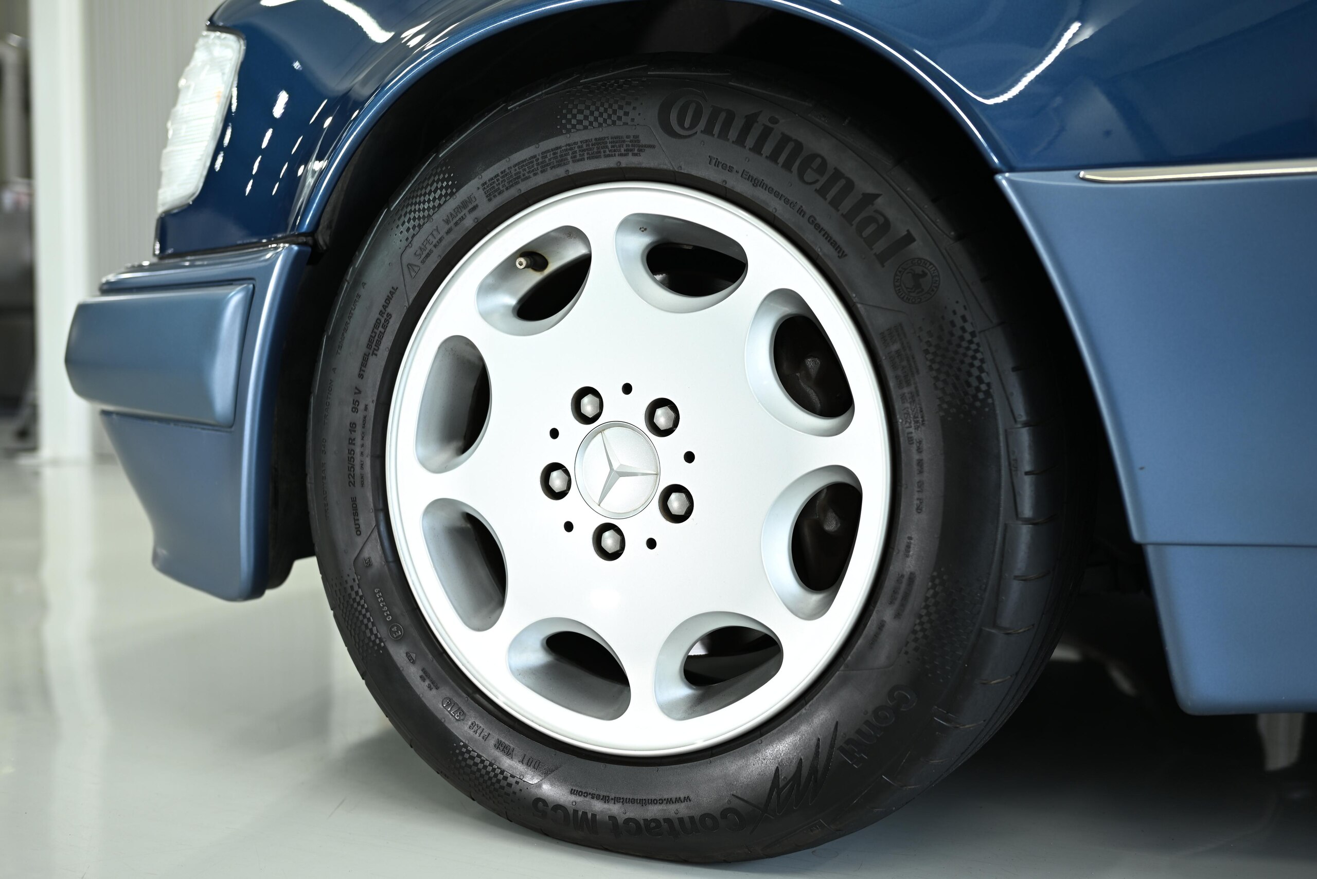 1994 Mercedes Benz E500 — Photo 30 / 74