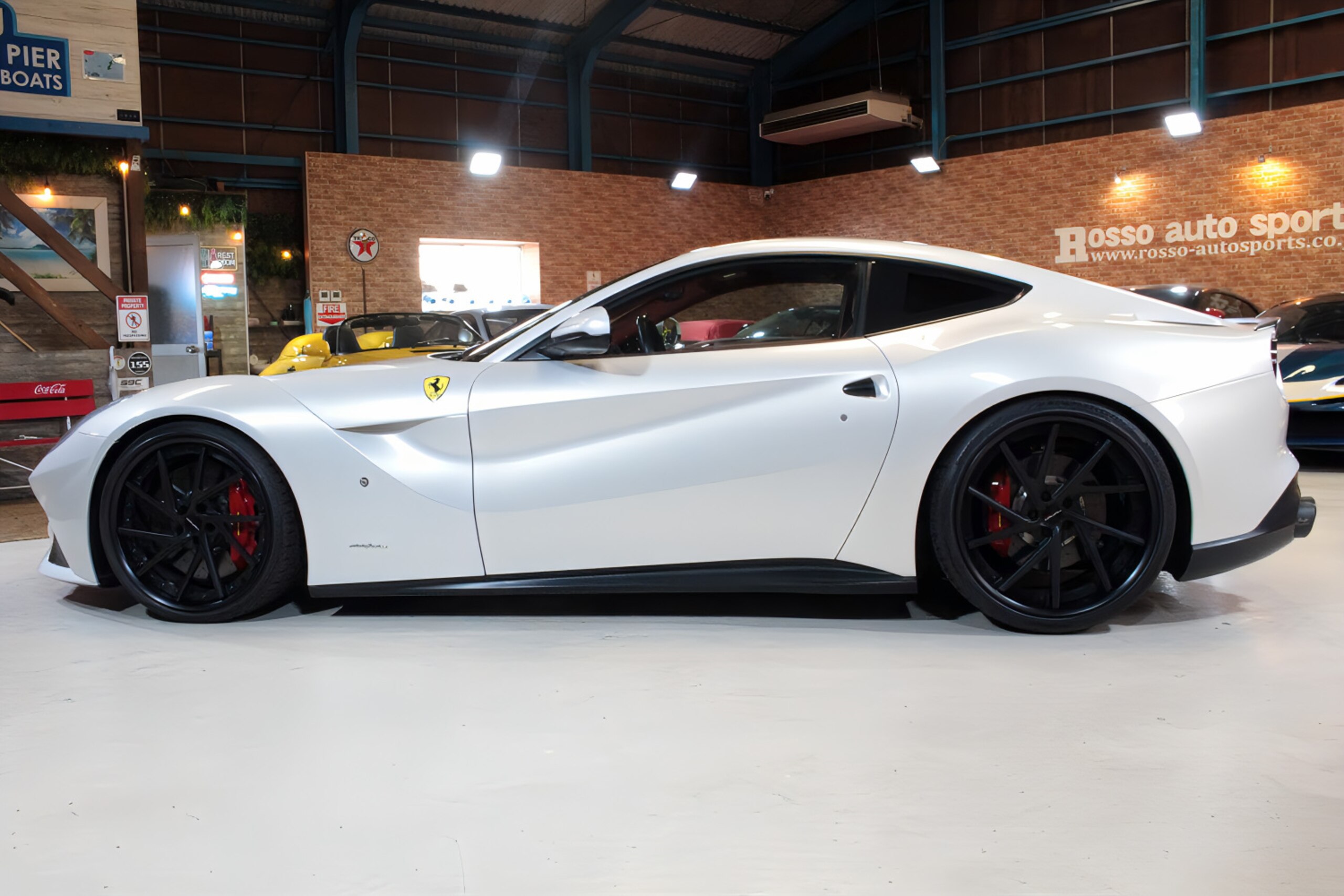 2013 Ferrari F12 Berlinetta — Photo 11 / 48