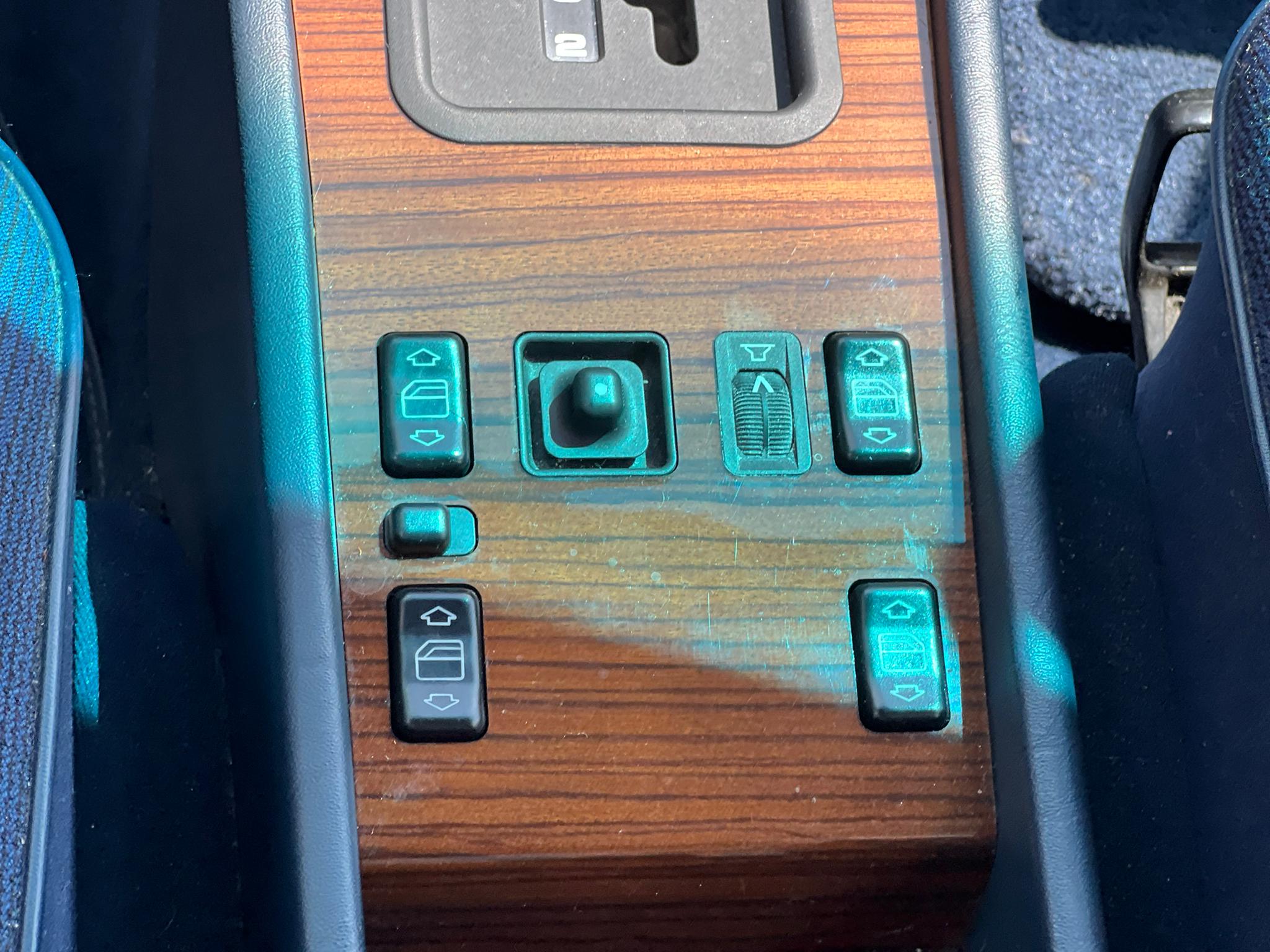 1988 Mercedes Benz 230E — Photo 13 / 29