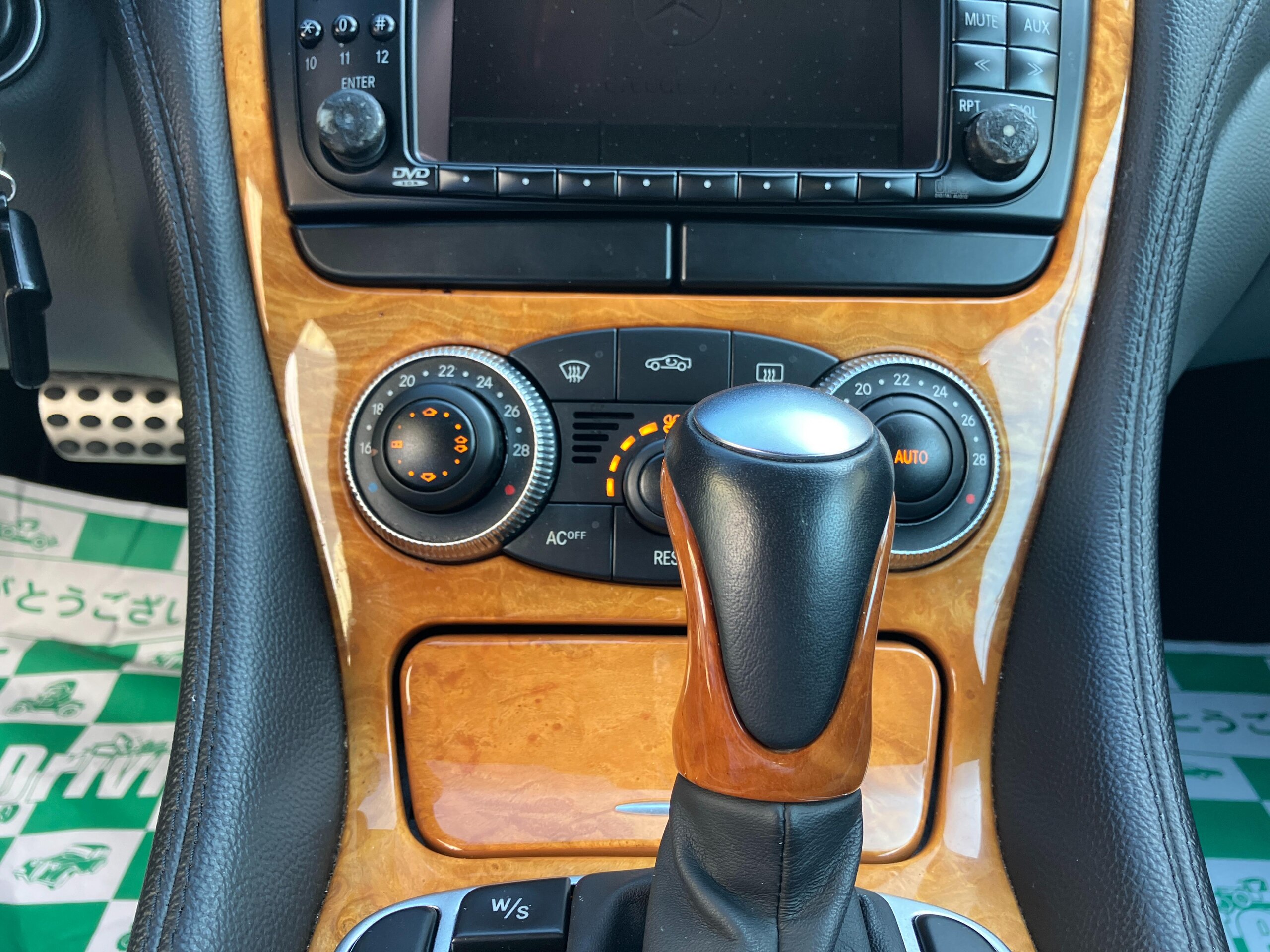 2003 Mercedes Benz SL350 — Photo 9 / 12