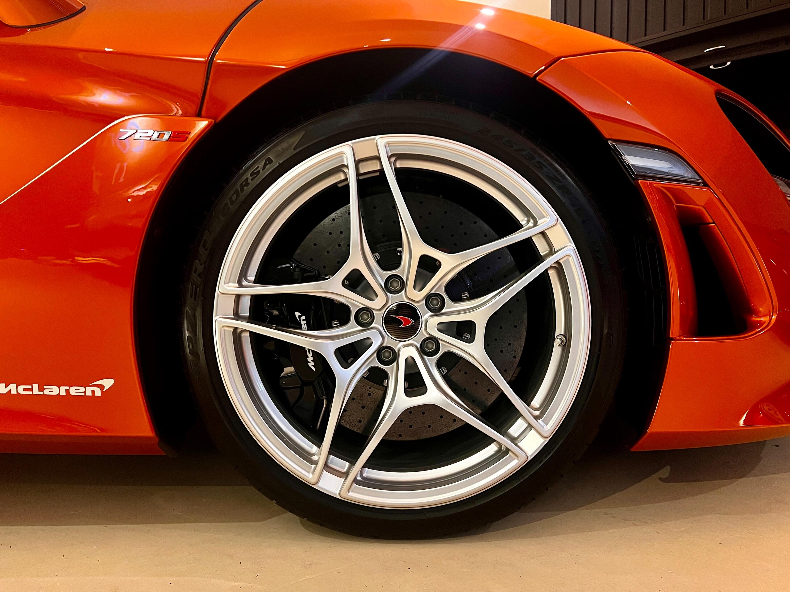 2018 McLaren 720S — Photo 18 / 20