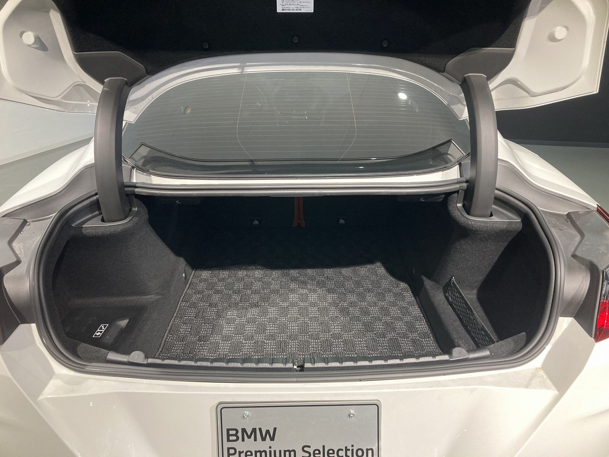 2020 BMW M8 Competition — Photo 17 / 17