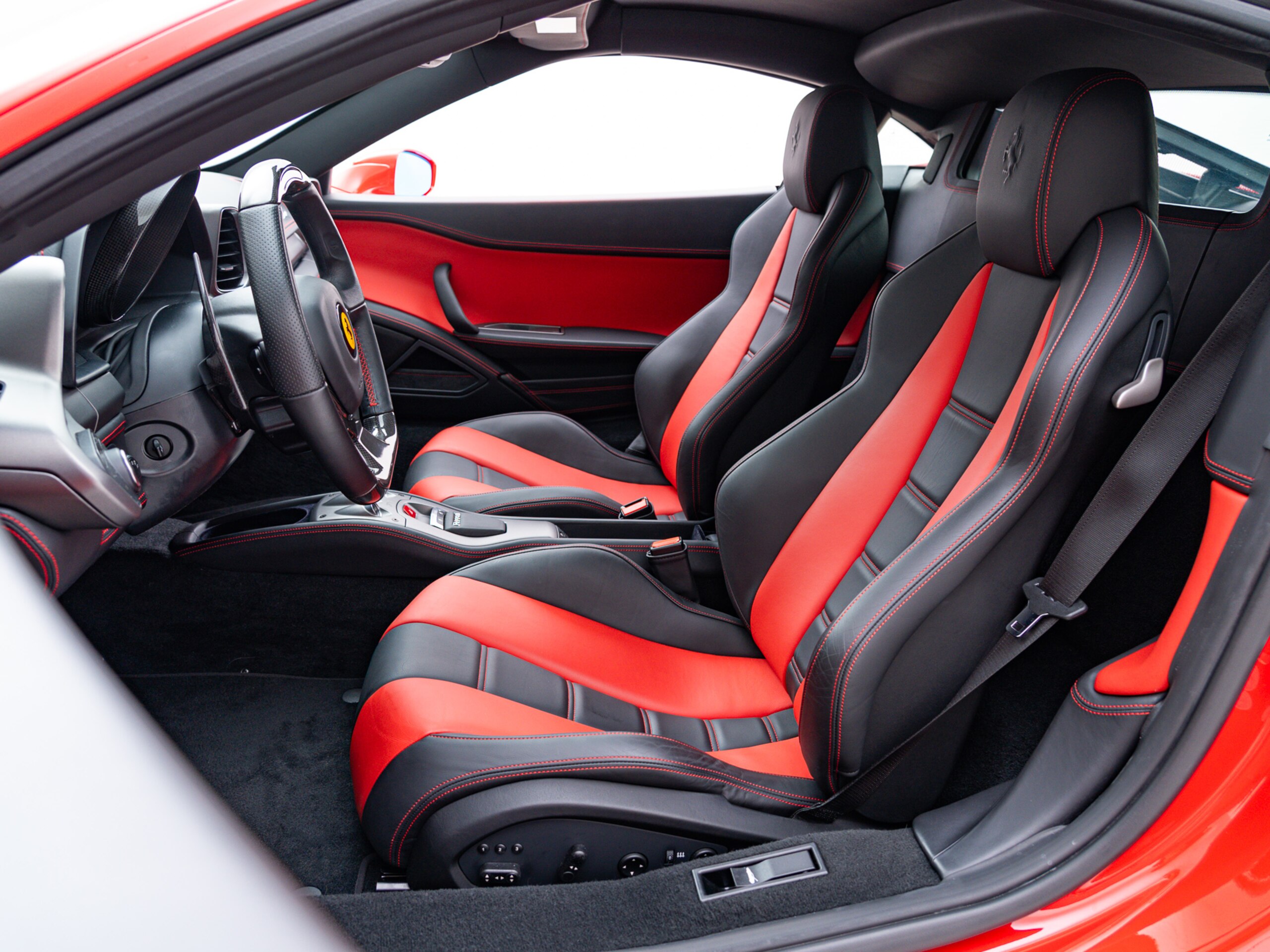 2011 Ferrari 458 Italia F1 DCT — Photo 7 / 21