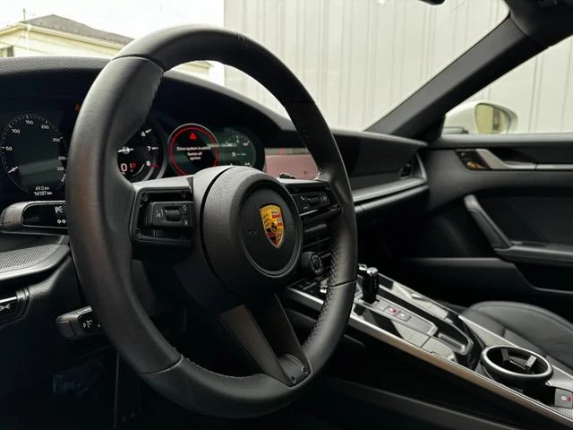 2019 Porsche 911 Carrera S — Photo 17 / 33