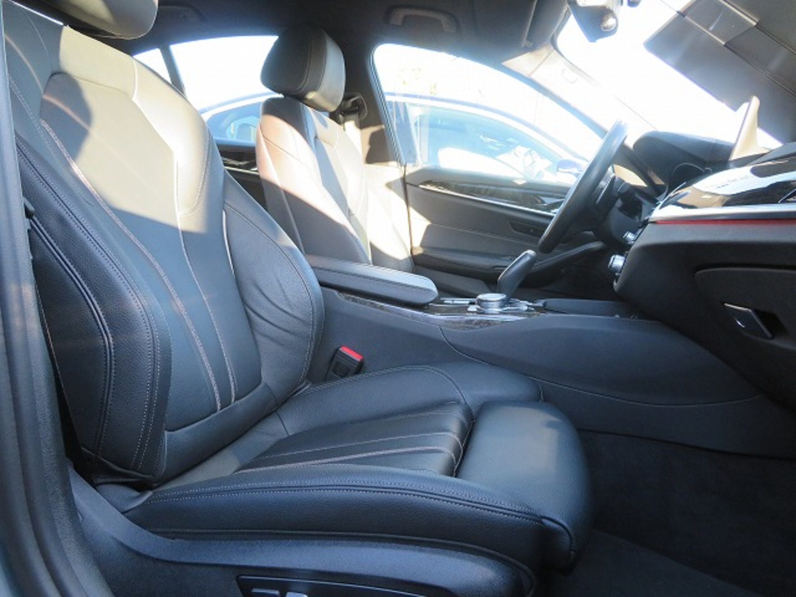 2017 BMW 530i M Sport — Photo 11 / 22