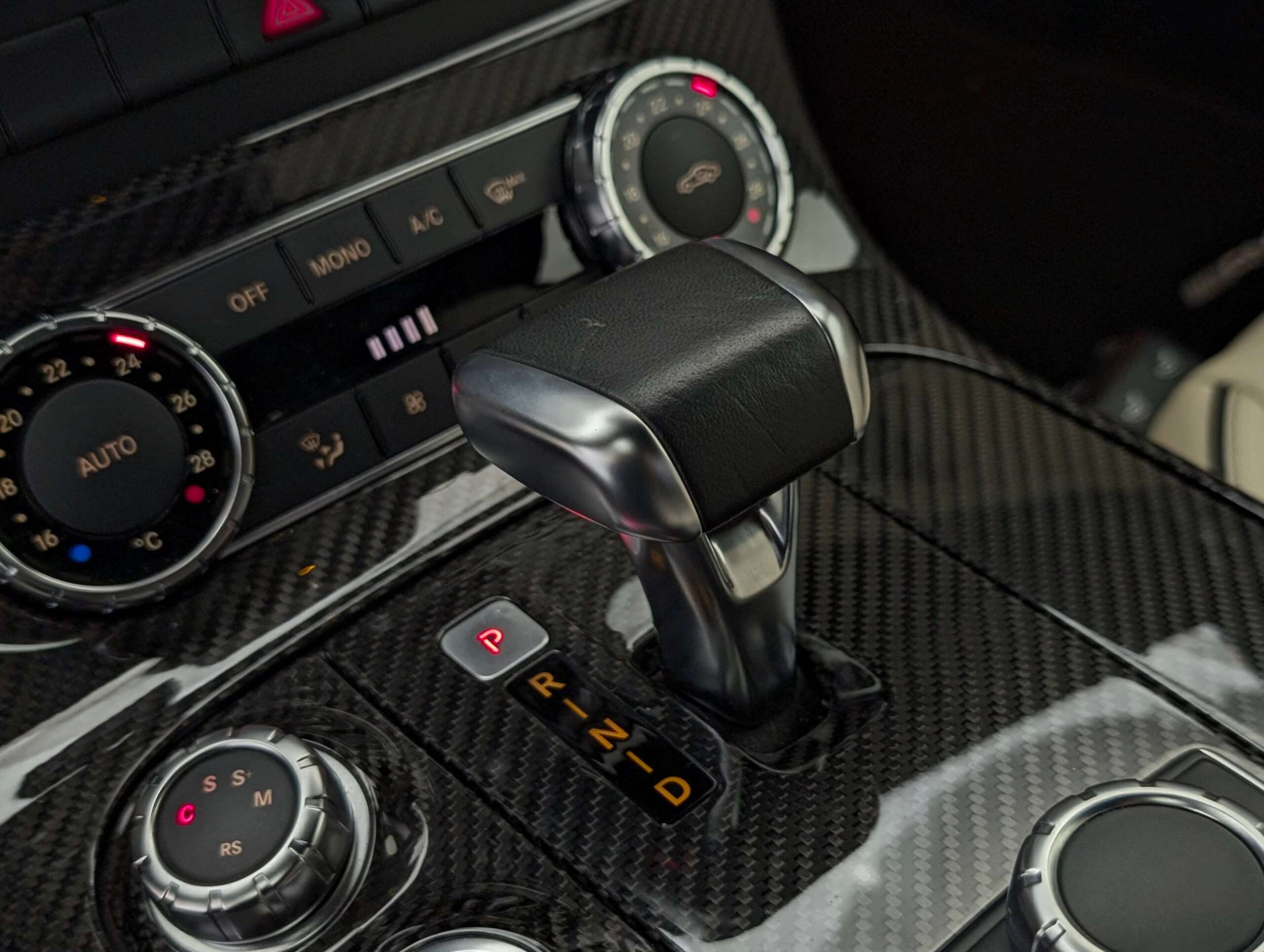 2010 Mercedes Benz SLS AMG — Photo 14 / 19
