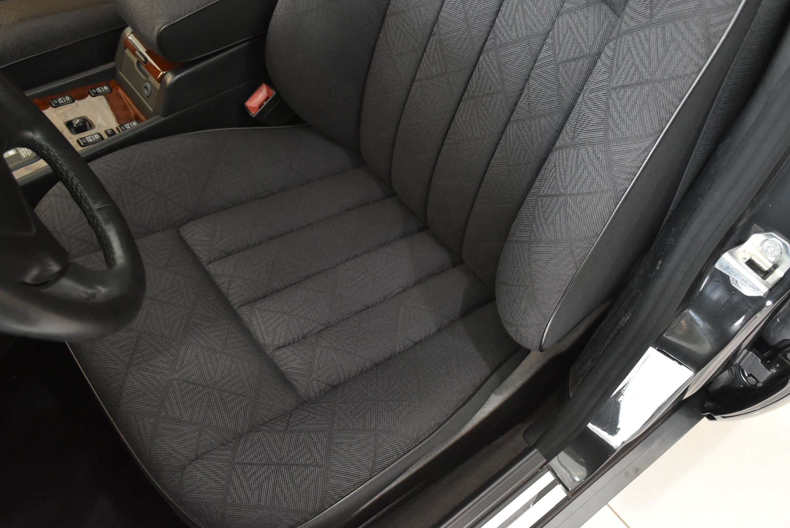 1995 Mercedes Benz E320 — Photo 11 / 14