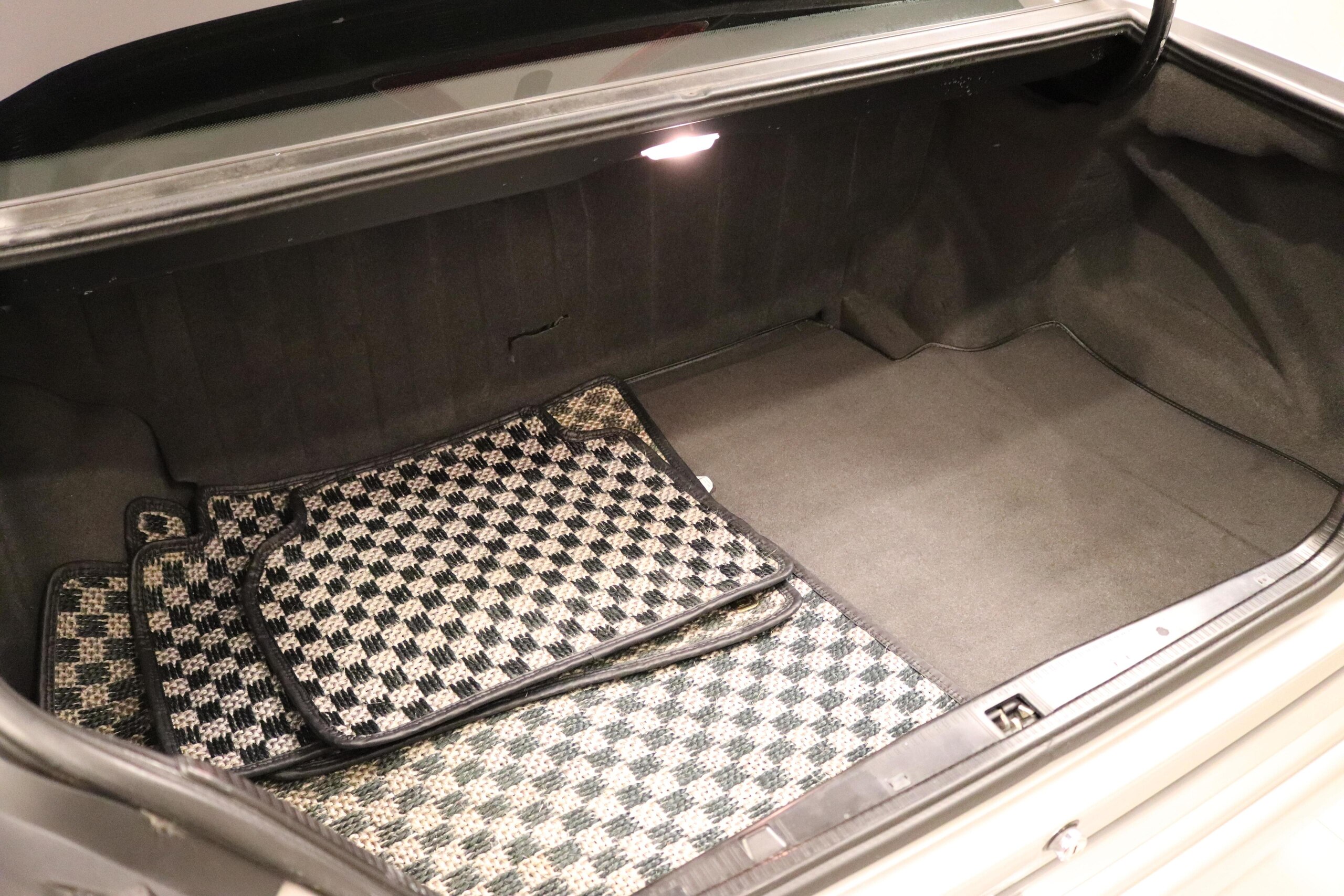 1994 Mercedes Benz E500 — Photo 19 / 19