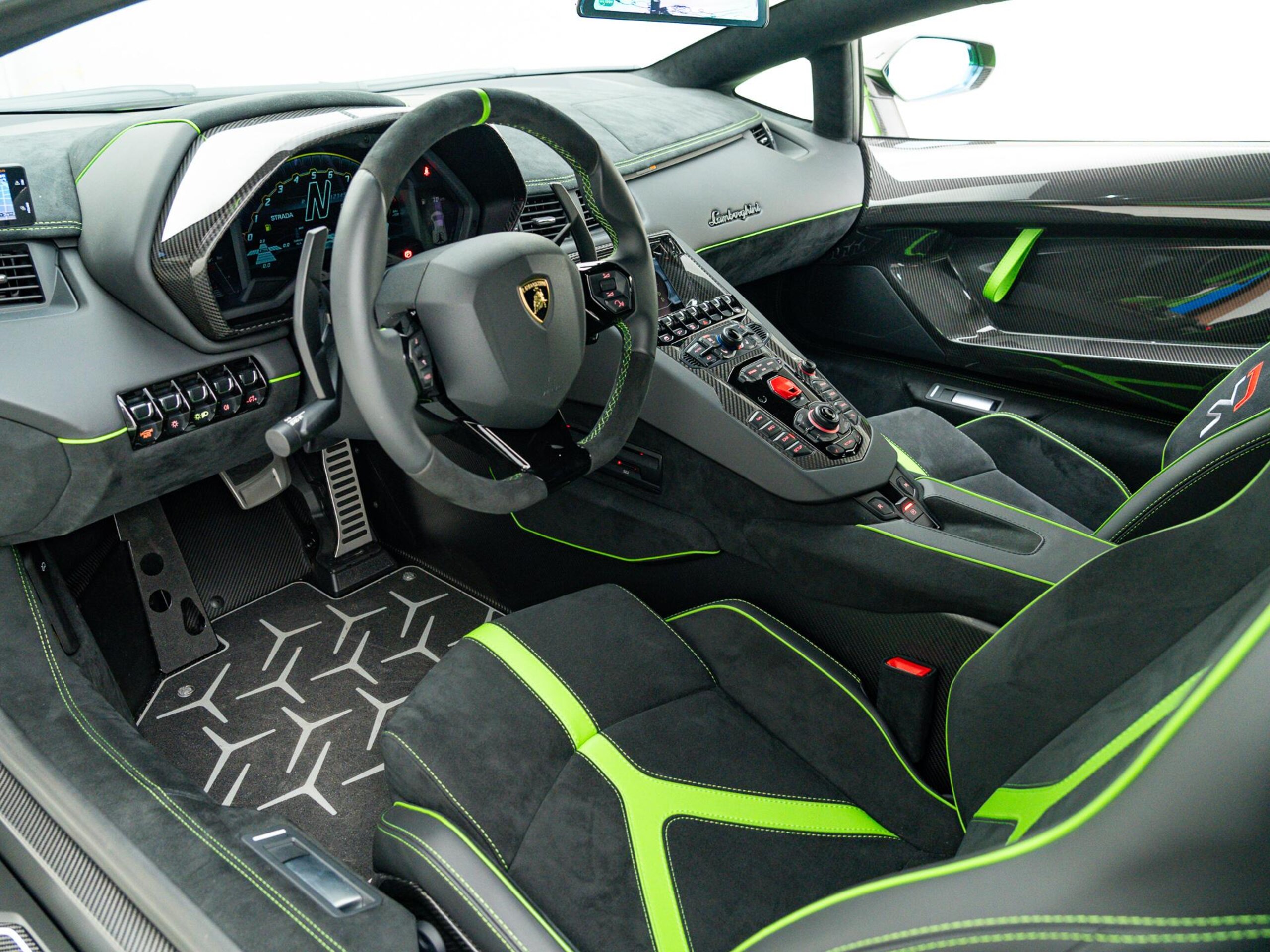 2019 Lamborghini Aventador SVJ — Photo 6 / 16