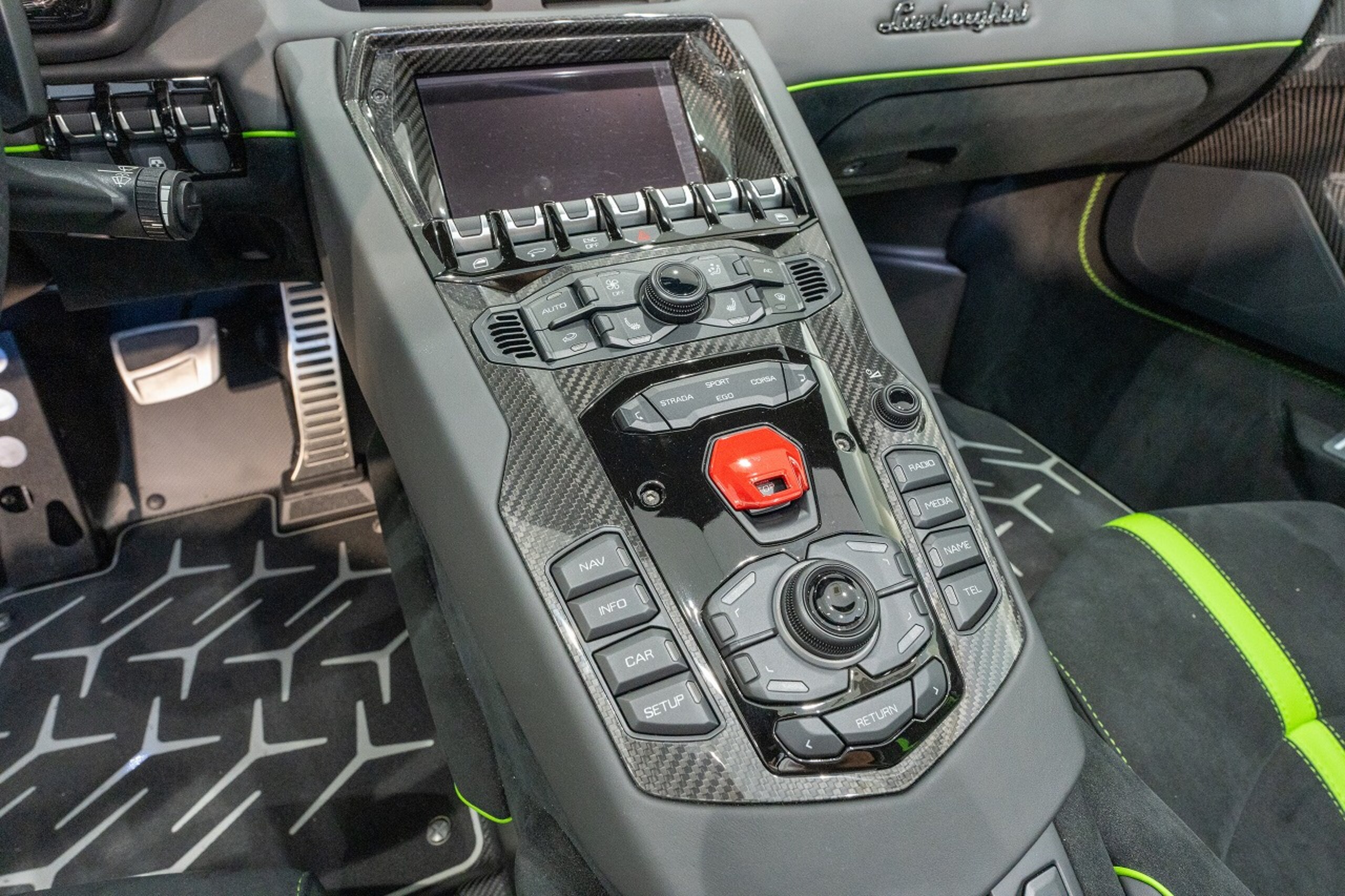 2021 Lamborghini Aventador SVJ Roadster — Photo 12 / 21