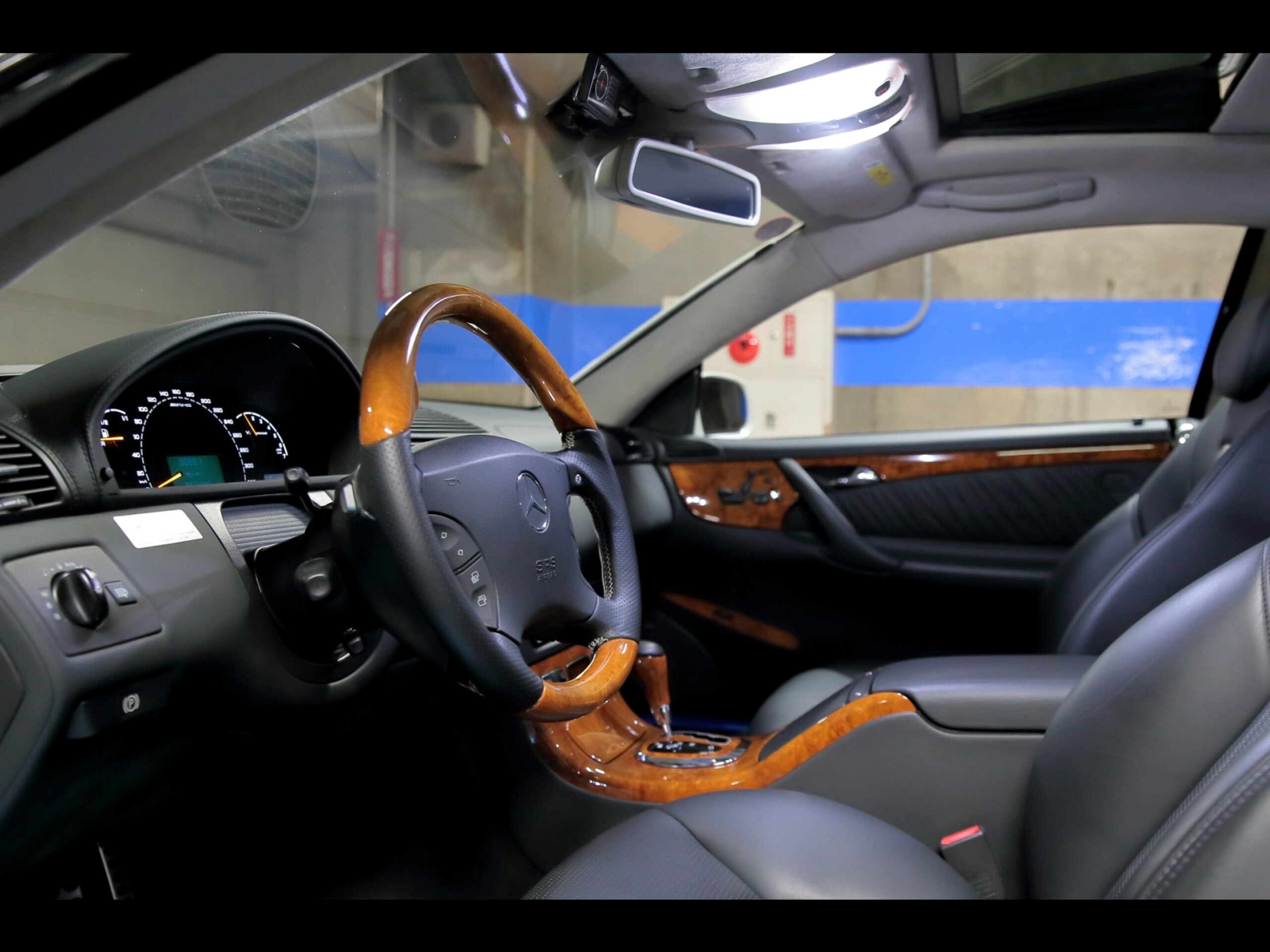 2004 Mercedes Benz CL55 AMG — Photo 7 / 13