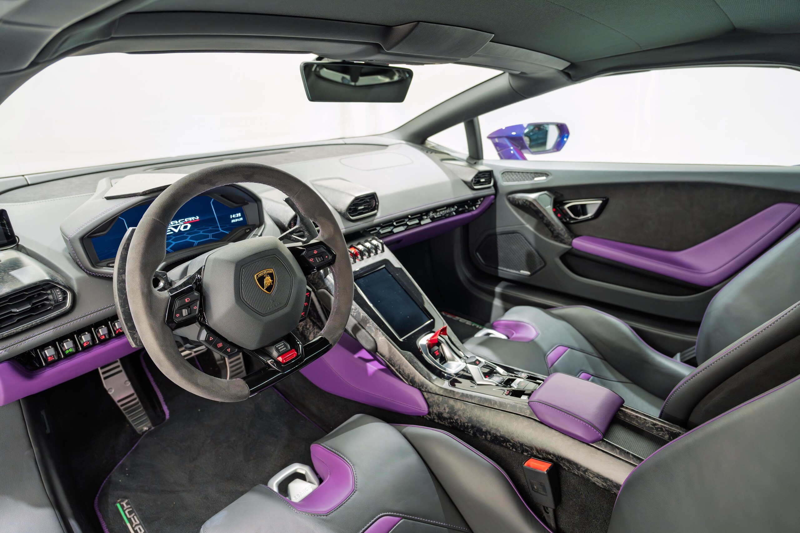 2021 Lamborghini Huracán EVO Spyder — Photo 28 / 33