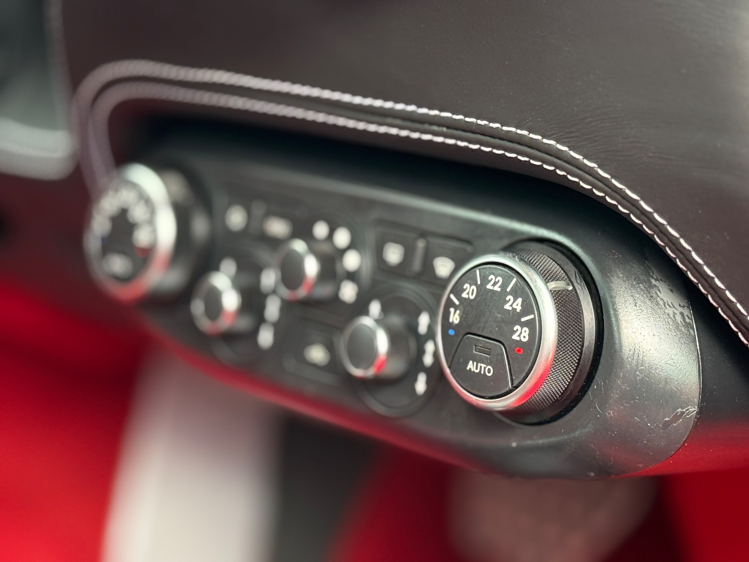 2014 Ferrari 458 Italia F1 DCT — Photo 28 / 52