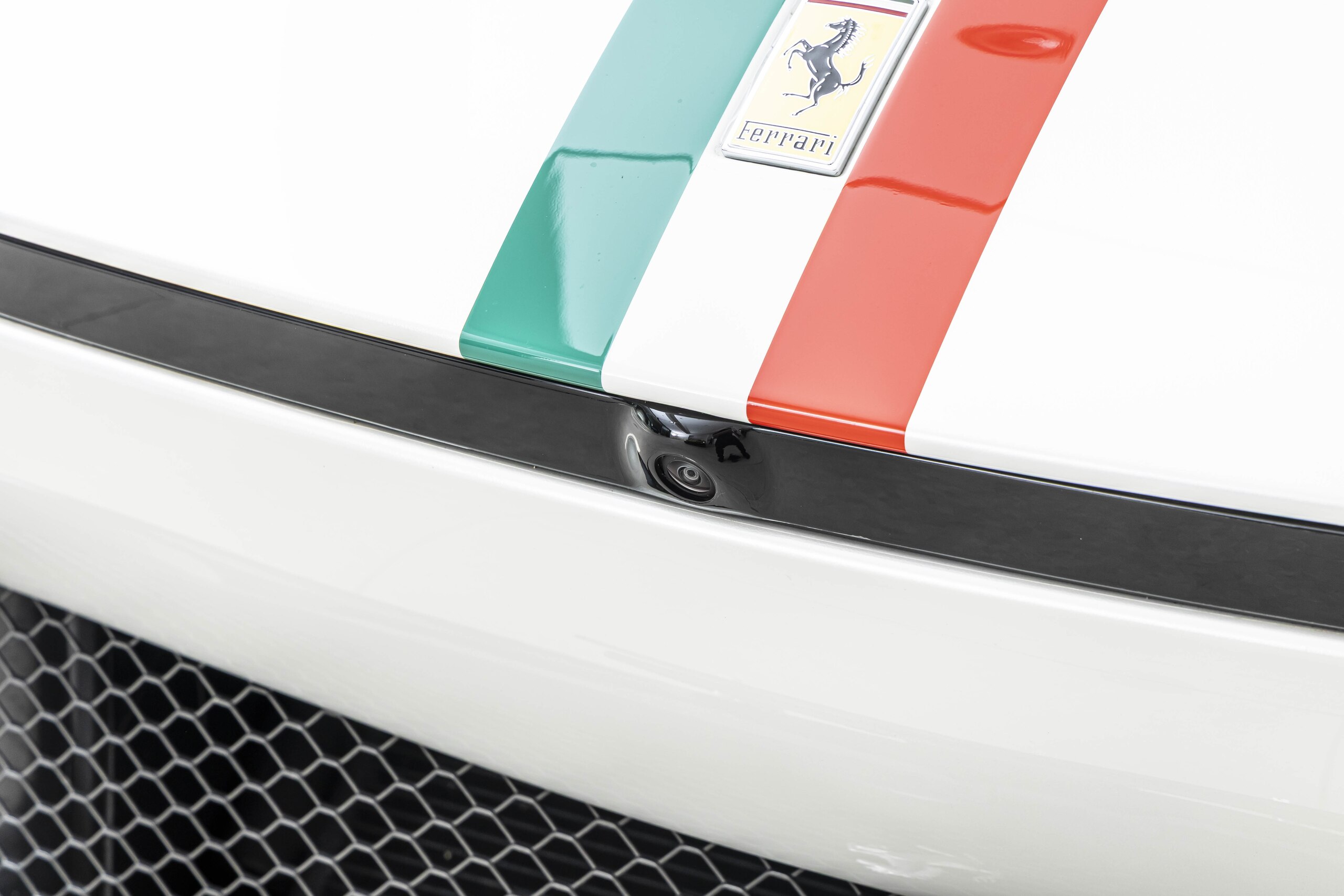 2025 Ferrari Purosangue — Photo 21 / 32