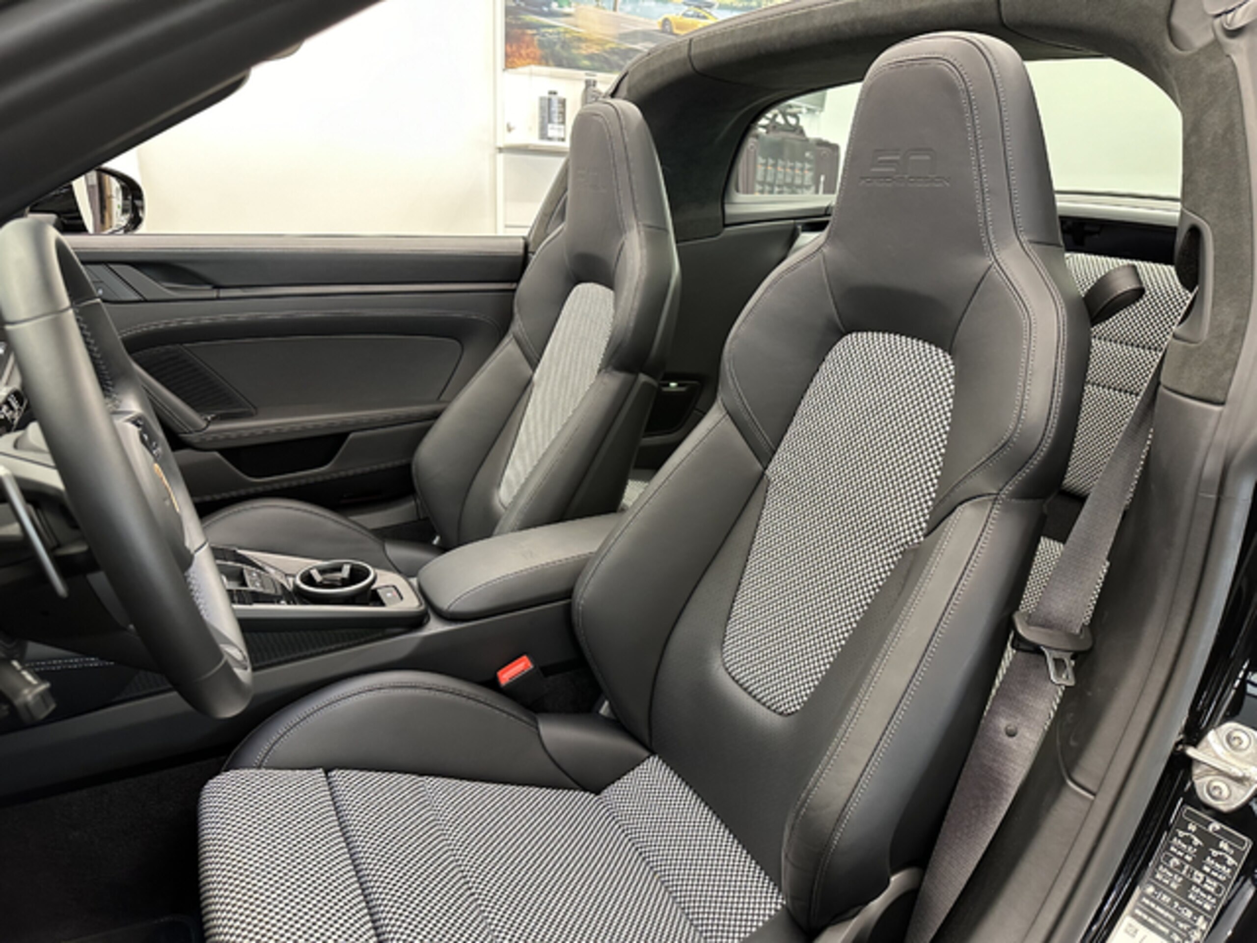 2023 Porsche 911 Targa — Photo 8 / 14