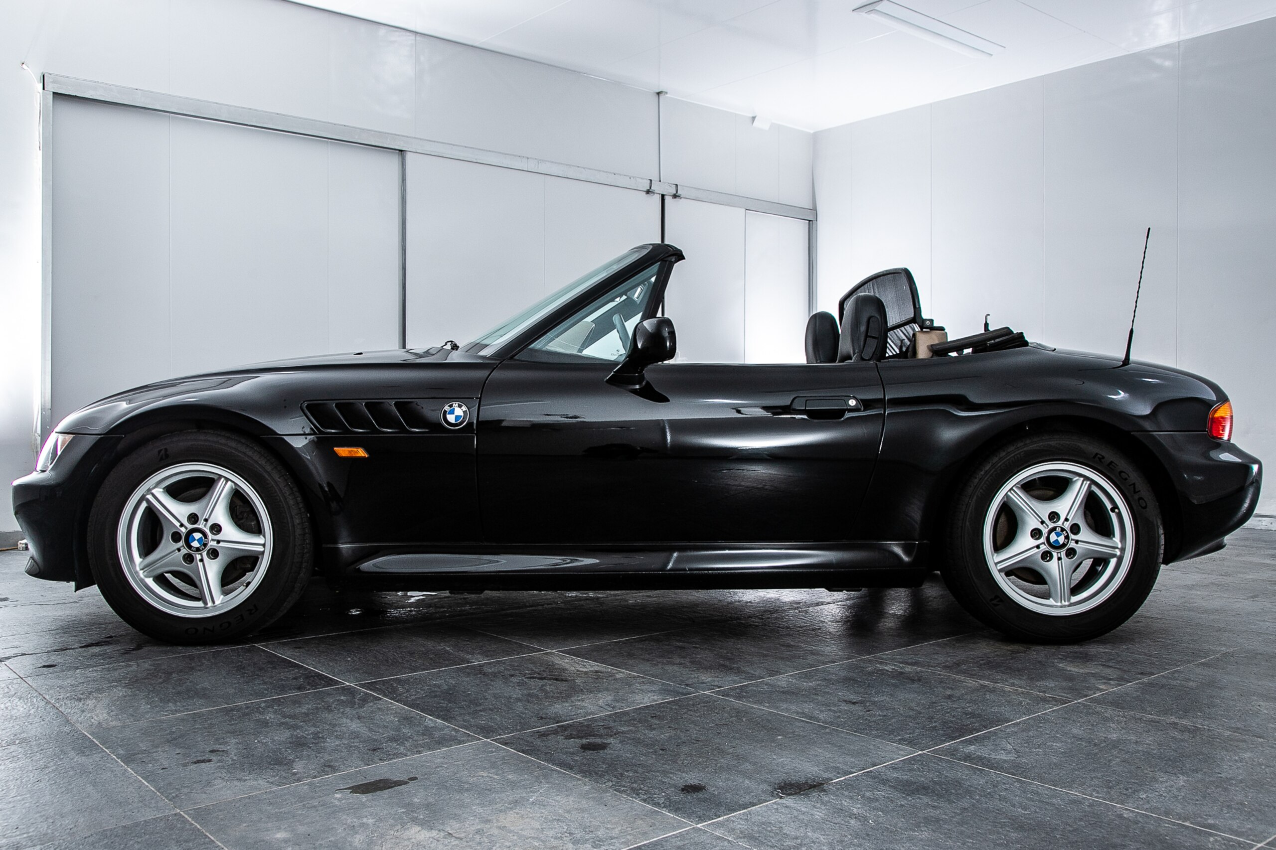 1996 BMW Z3 Roadster — Photo 6 / 26