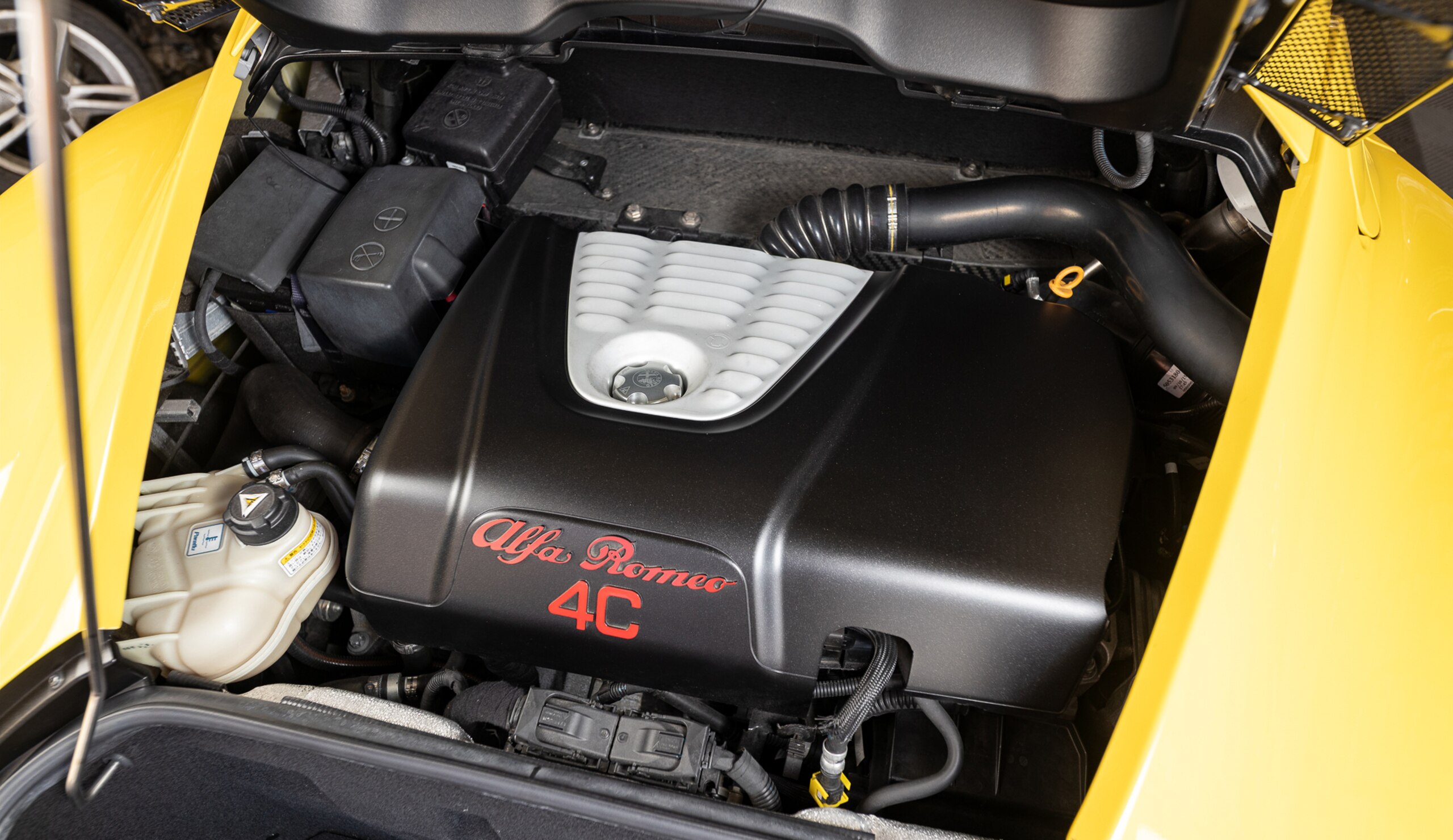 2016 Alfa Romeo 4C — Photo 16 / 17