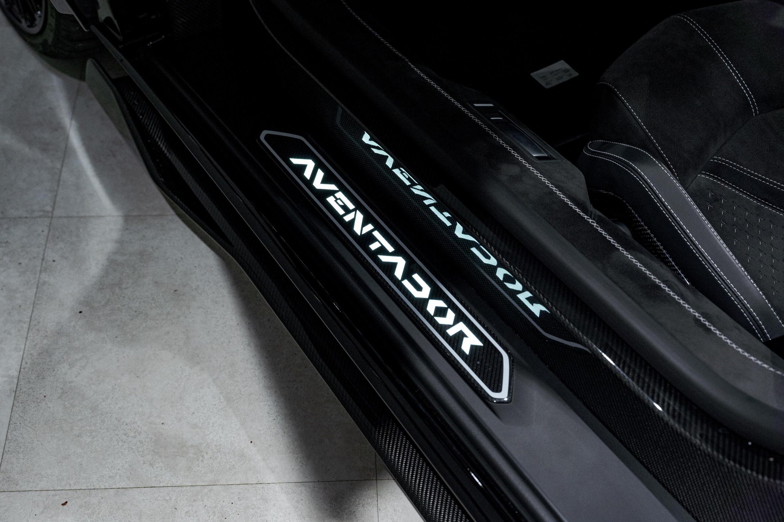 2022 Lamborghini Aventador Roadster LP780-4 Ultimae — Photo 13 / 27