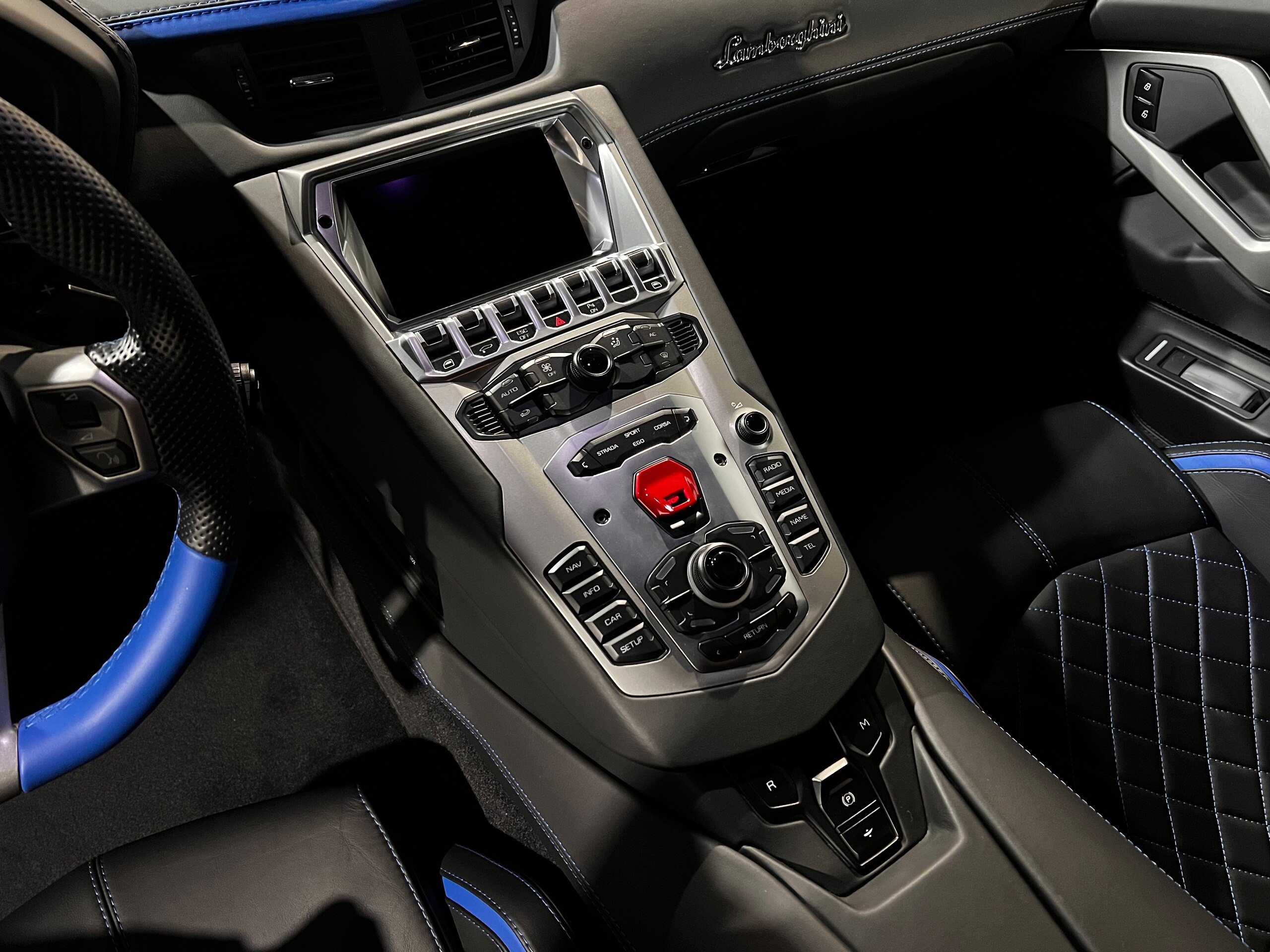 2017 Lamborghini Aventador S — Photo 10 / 15